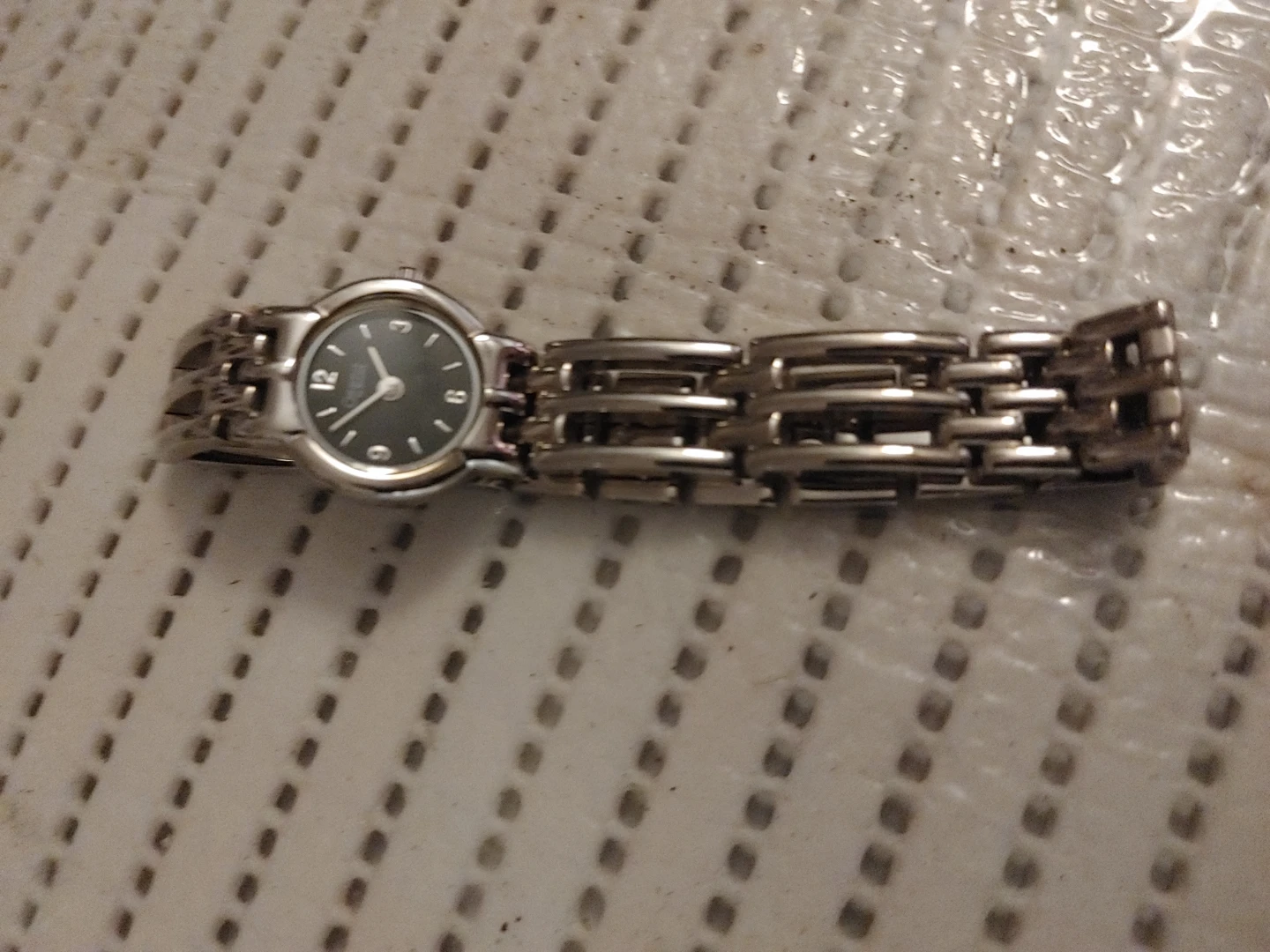 Bulova Women's Watch with Box and Manual - photo 2