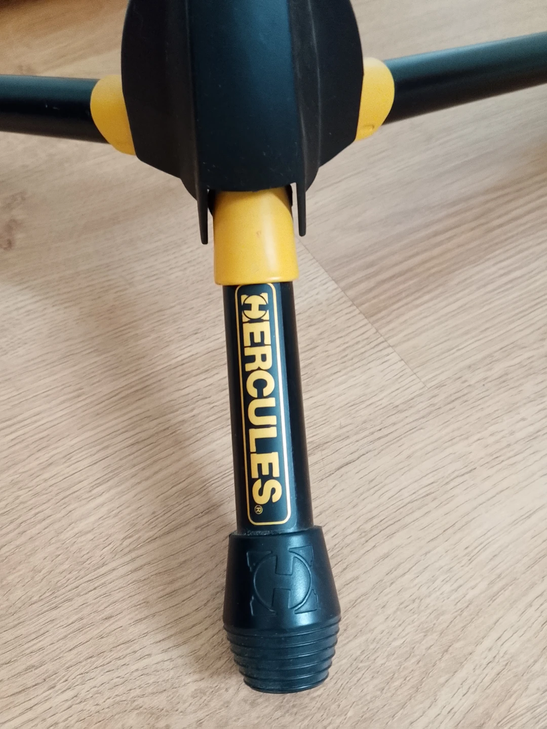 Hercules GS414B Guitar Stand - photo 2