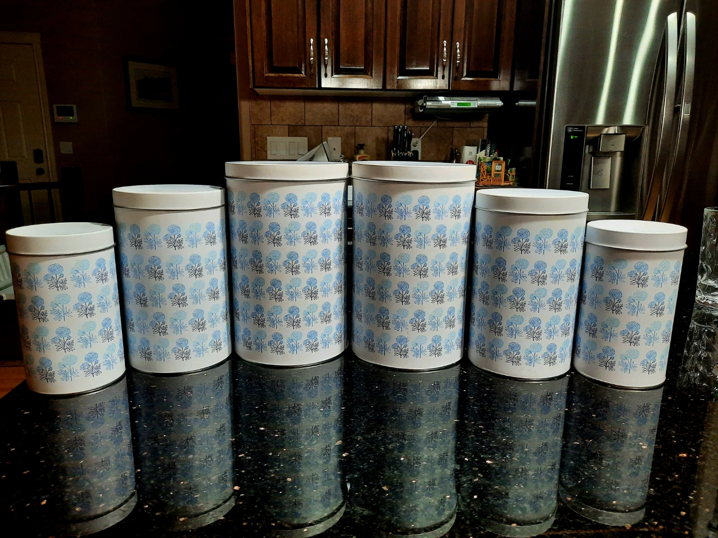 Metal canisters set