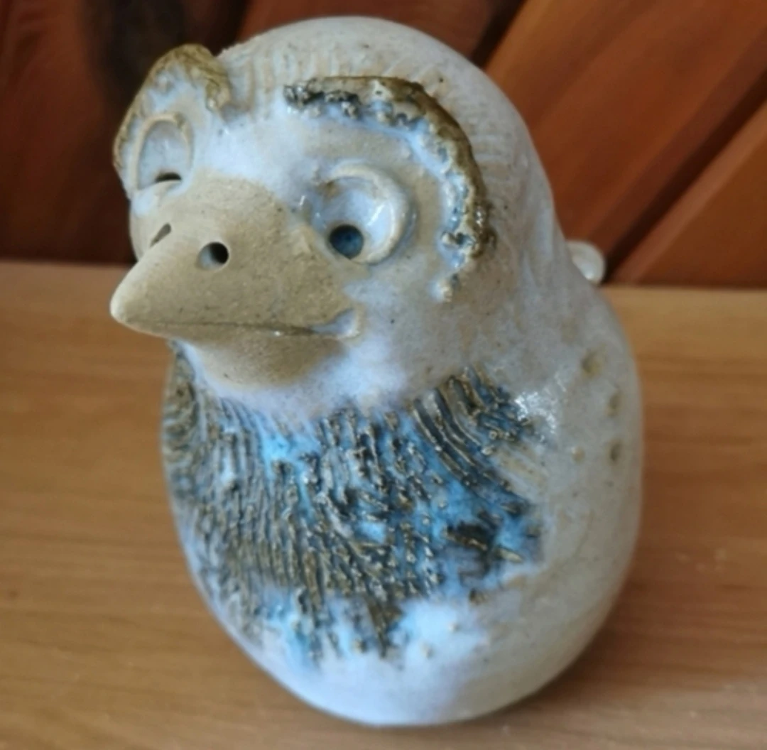 Adorable Vintage Art Pottery Bird – Signed Artisan Piece - photo 2