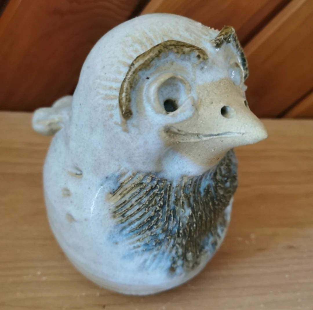 Adorable Vintage Art Pottery Bird – Signed Artisan Piece - photo 3