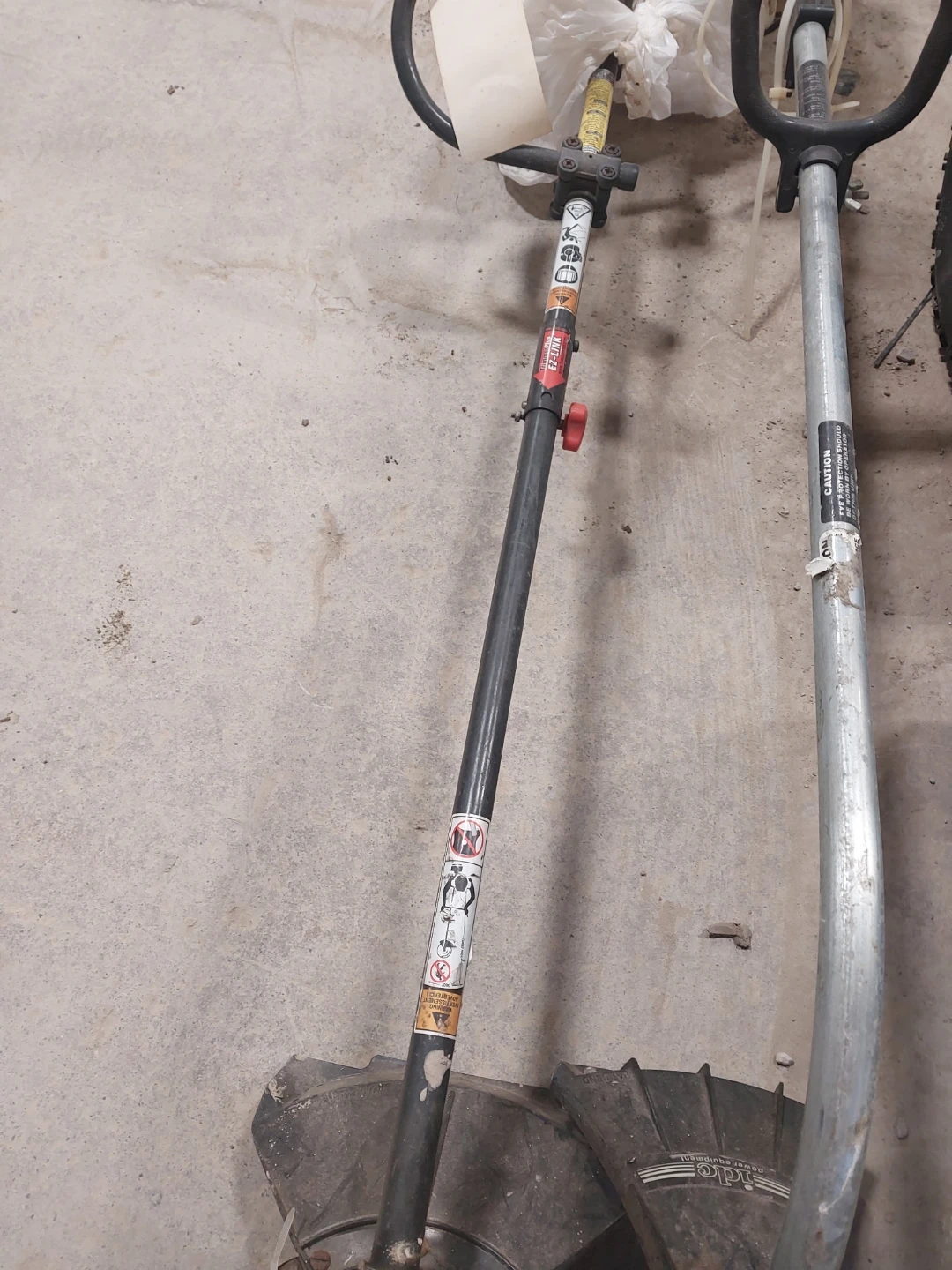3 Toro Snowblower power washer and 2 trimmers - photo 2