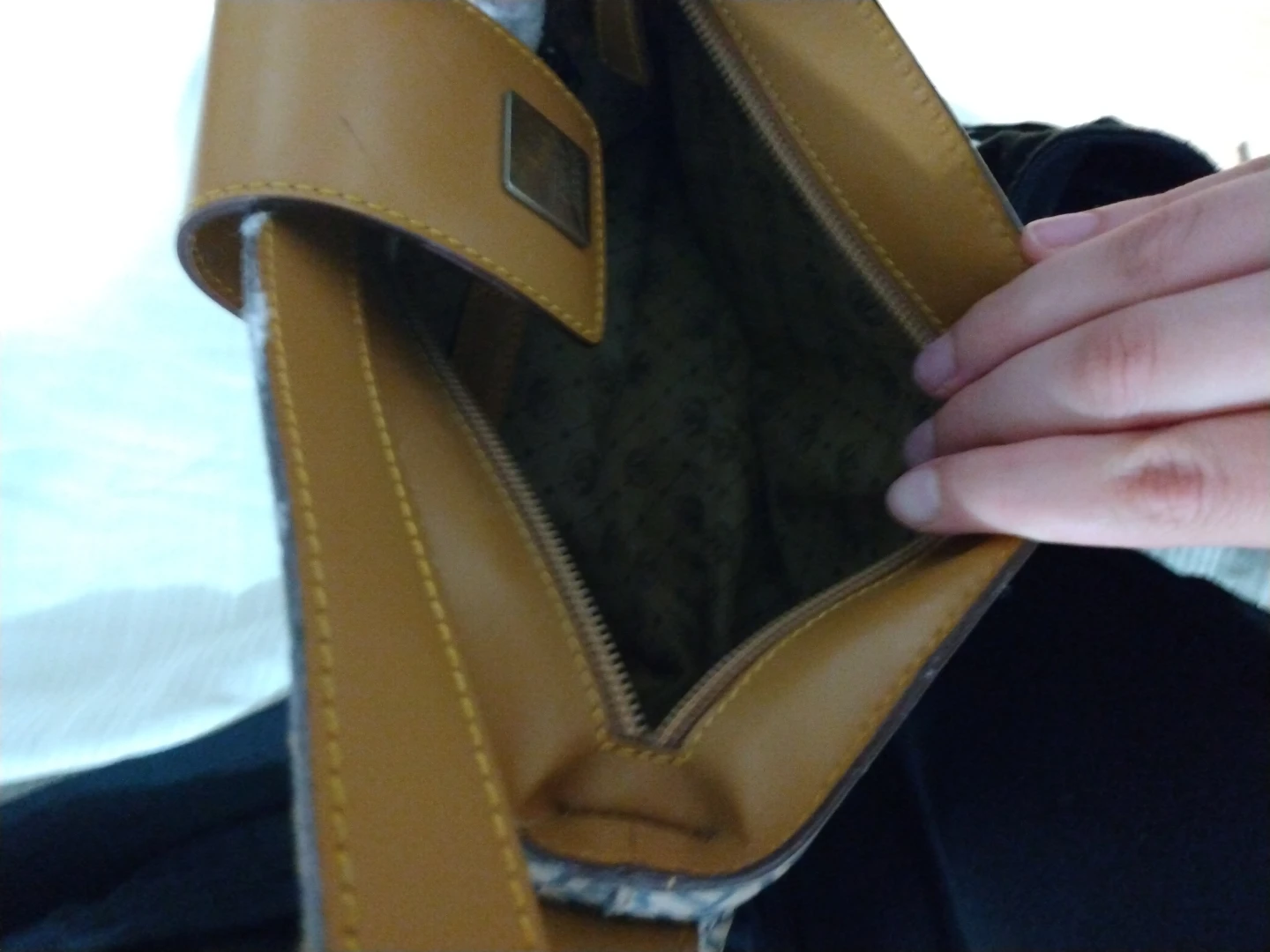Tan and brown Victor Hugo Shoulder Bag - photo 2