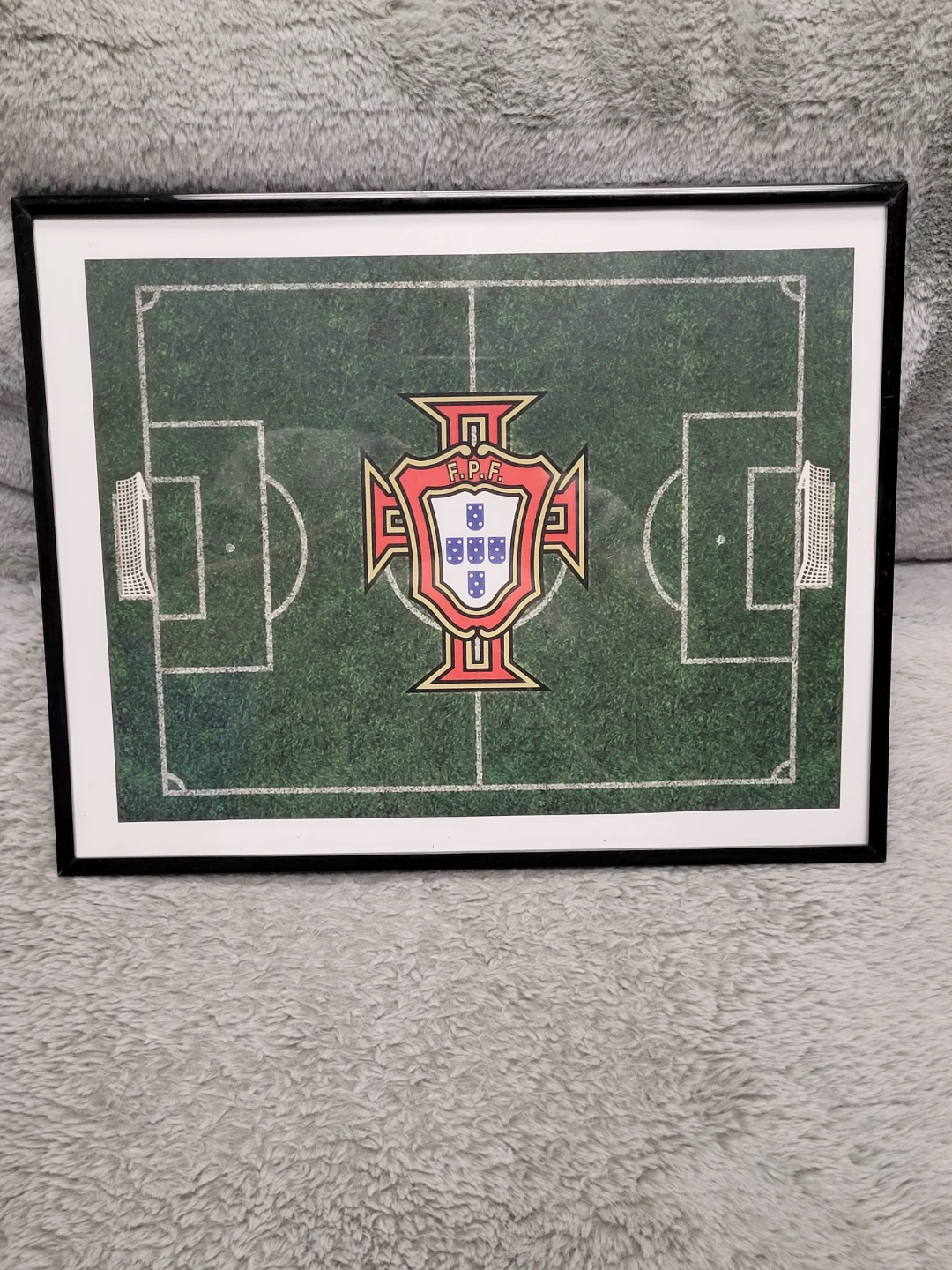 Framed Portugal FPF Football Crest Art( framed 14x12 )