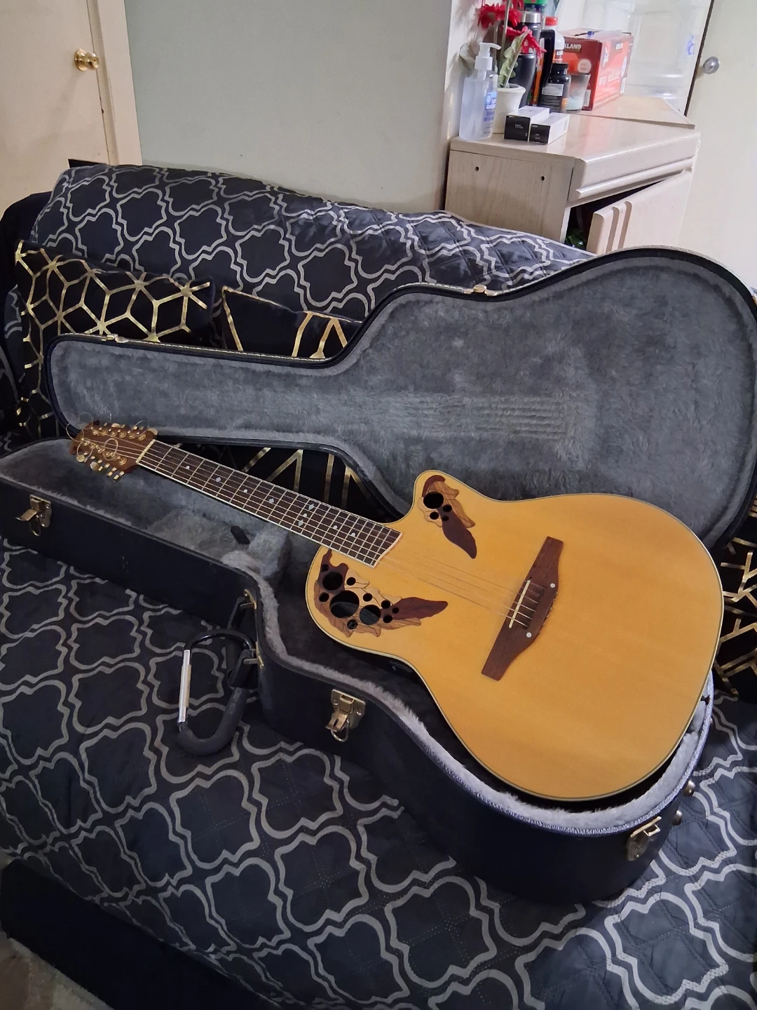Ovation 12-String Acoustic Guitar with hardCase & Strap