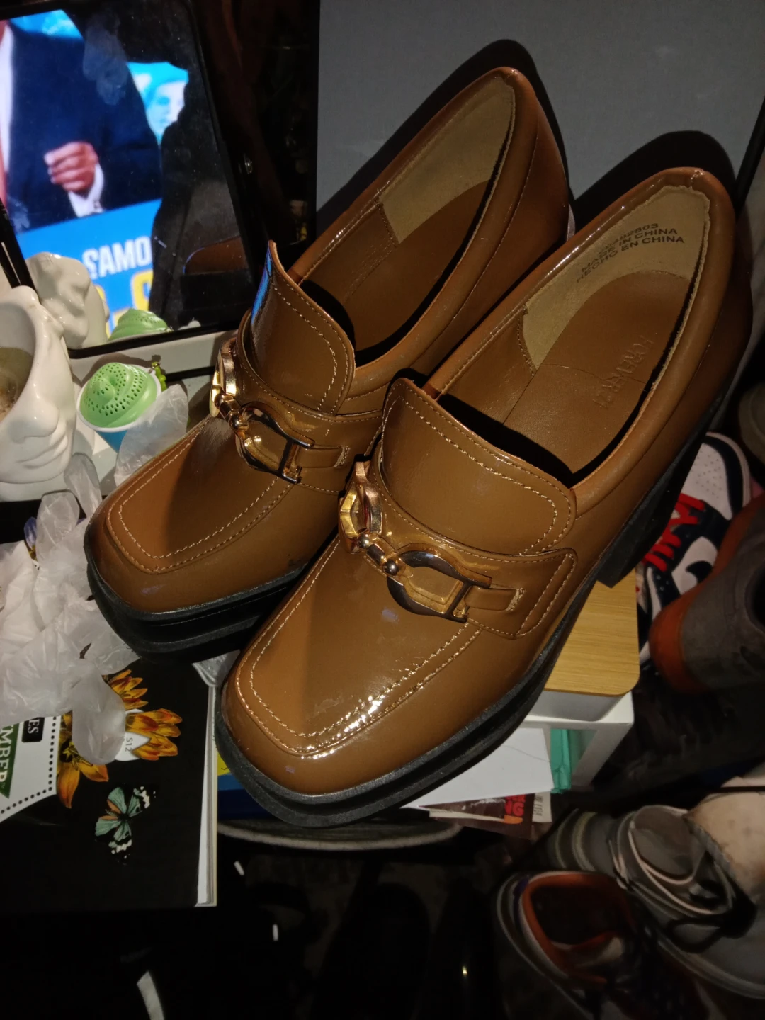 Women's Brown Patent Loafer Heels Size 6.5 - photo 2