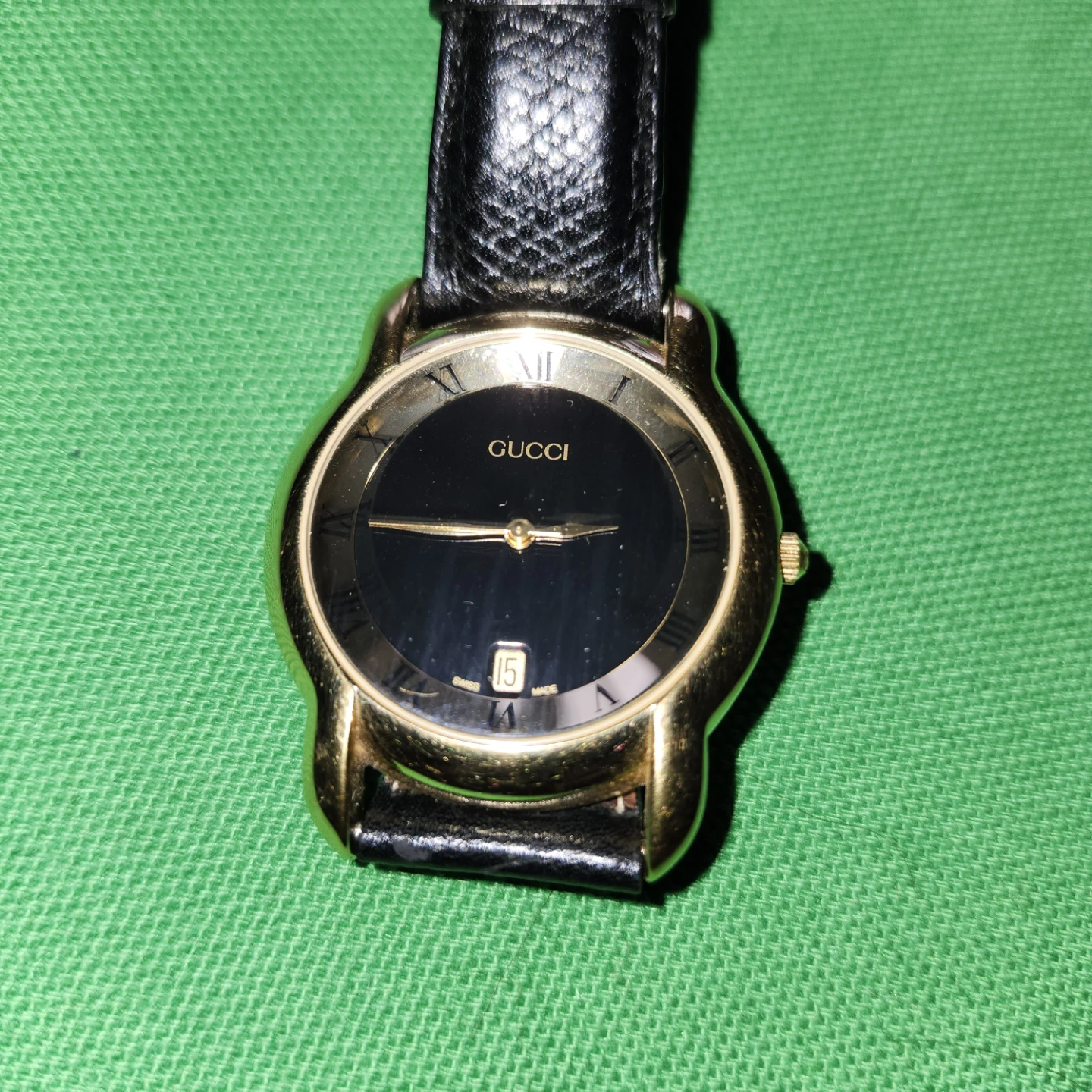 GUCCI Gold-Tone Watch with Black Leather Strap - photo 3