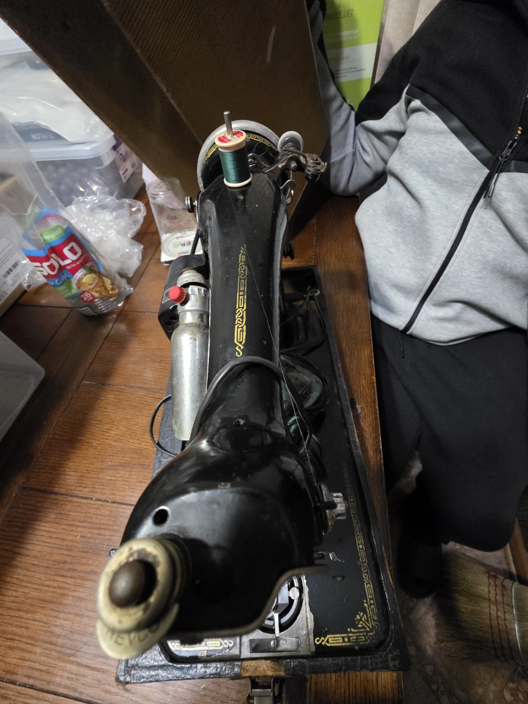Vintage Singer Sewing Machine - photo 3