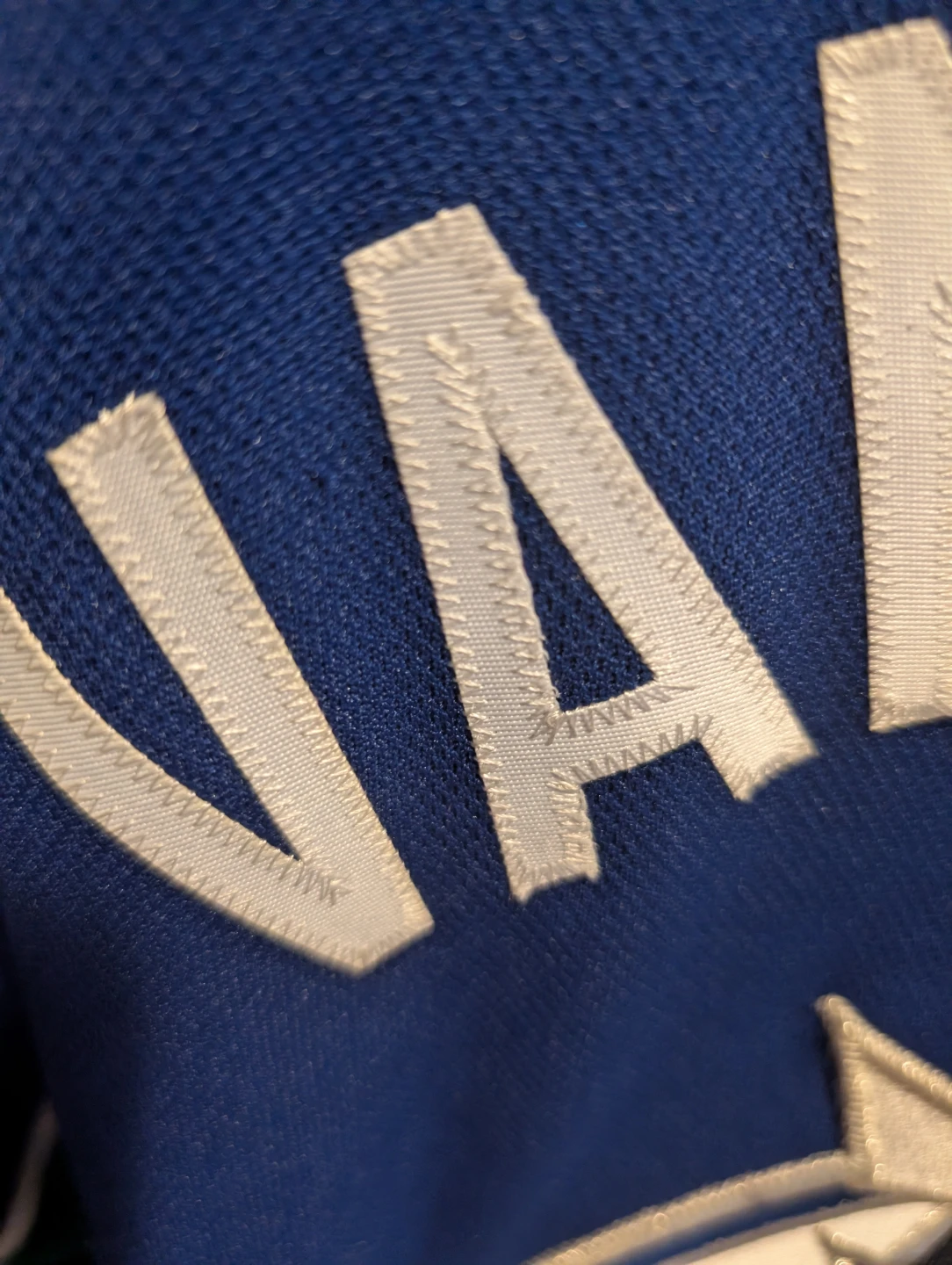 Vancouver Canucks Signed Hockey Jersey - photo 4