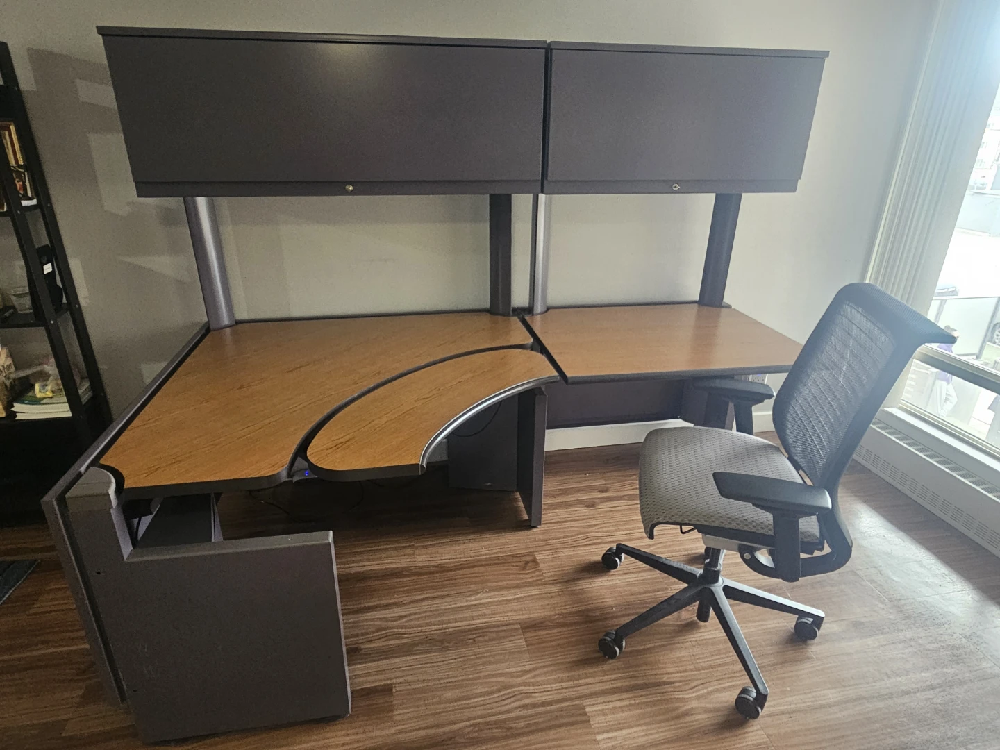 Ergonomic Corner Office Desk with Hutch - photo 4