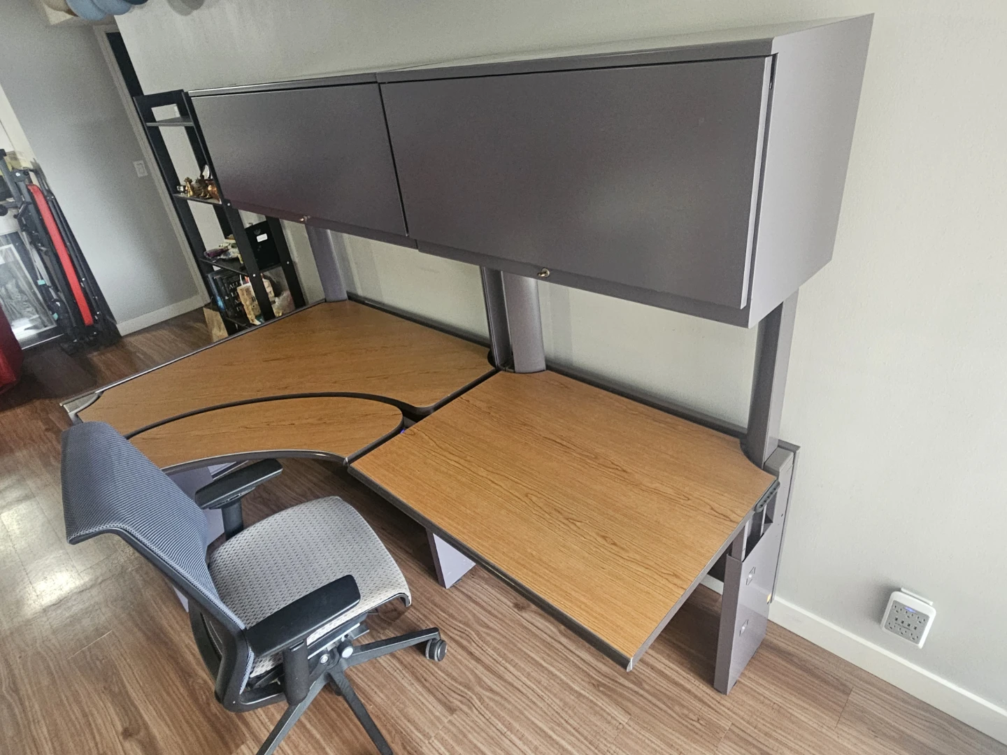 Ergonomic Corner Office Desk with Hutch - photo 5