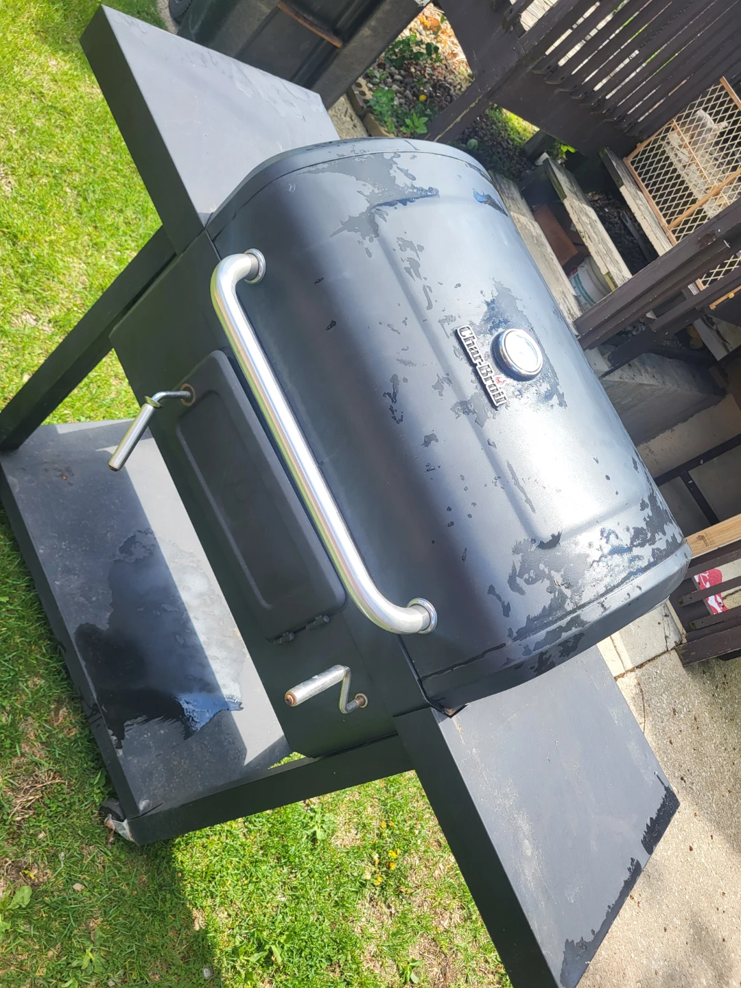 Charcoal Char-Broil grill