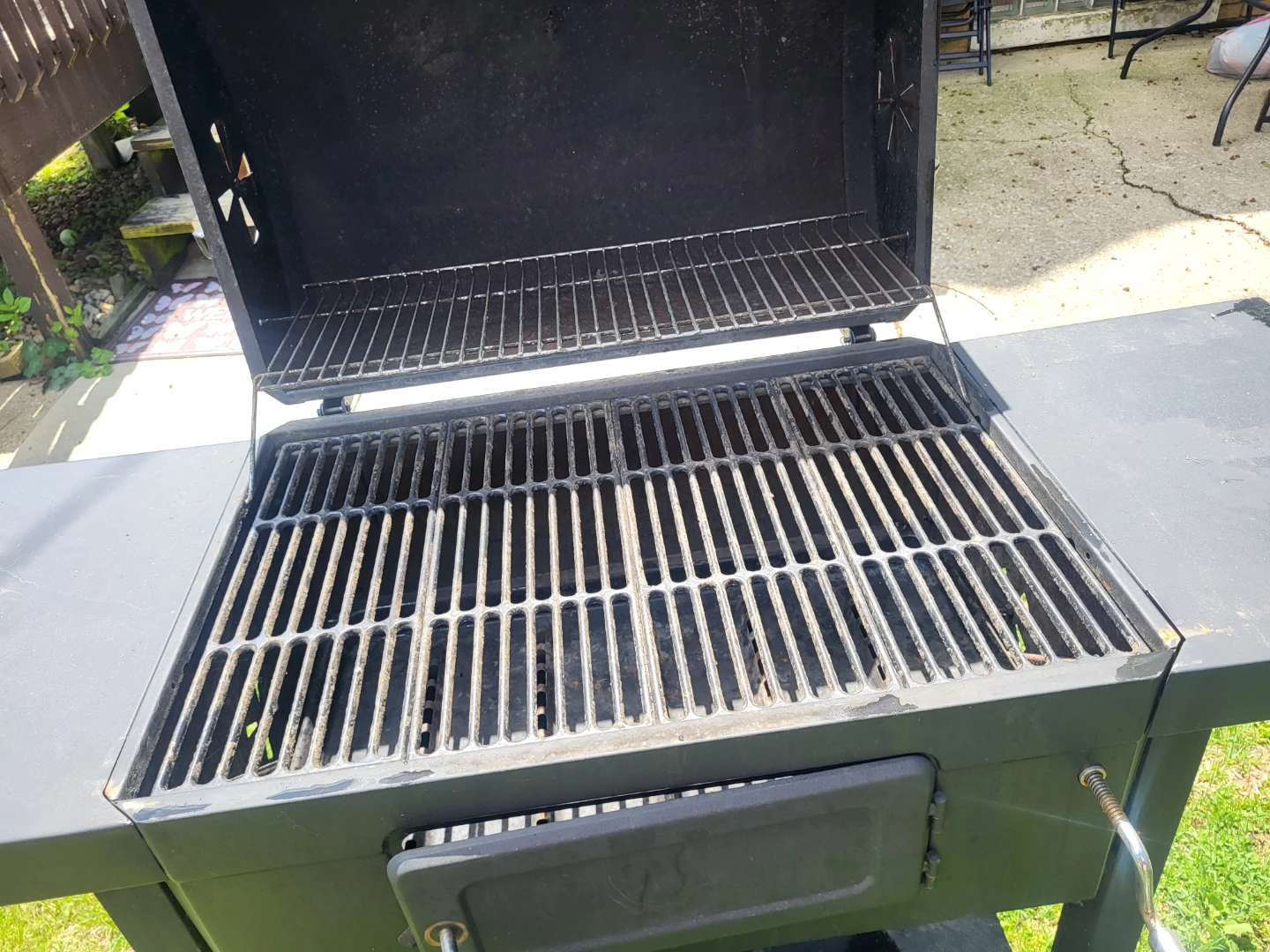 Charcoal Char-Broil grill - photo 2