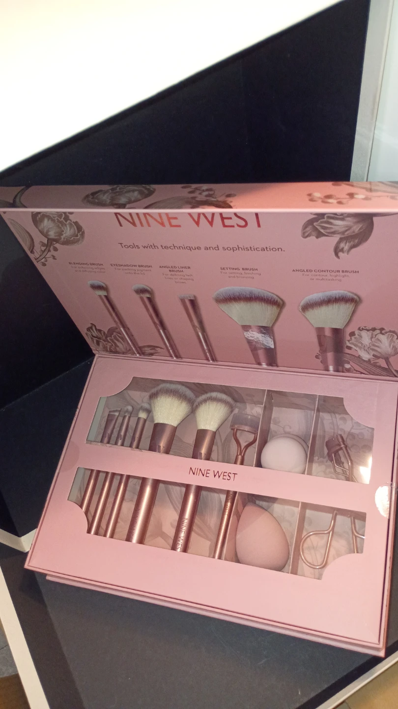 Nine West Makeup Brush and Beauty Sponge Set - photo 3