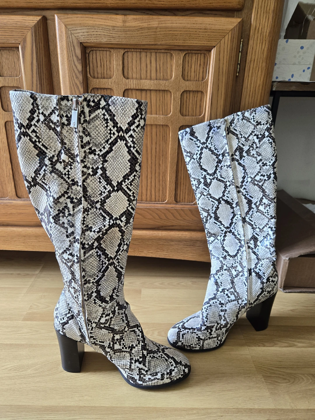 🥕 Kenneth Cole Women's Snake Print Knee-High Boots Size 9.5