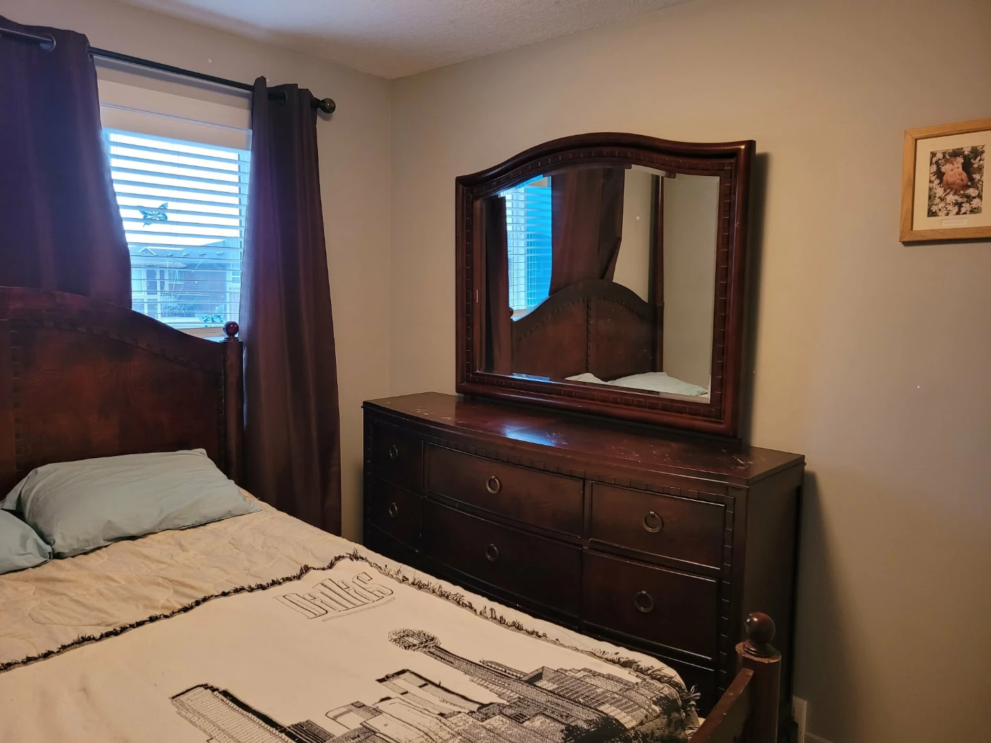 Dark Wood Four Poster Bed Frame and Dresser Set - photo 2