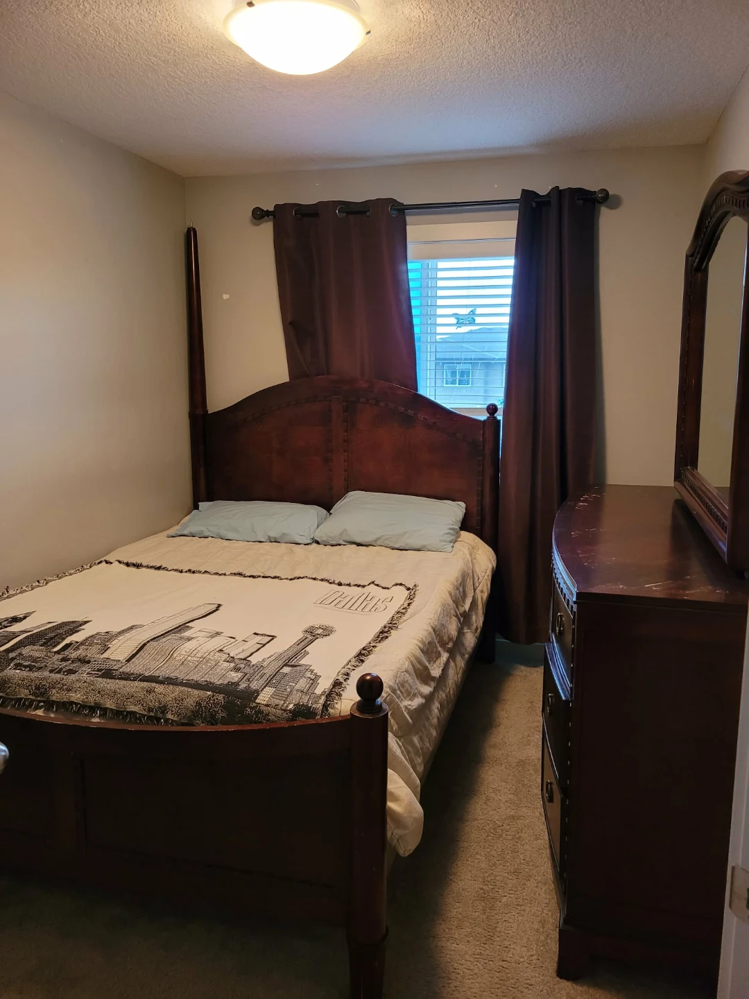 Dark Wood Four Poster Bed Frame and Dresser Set - photo 3