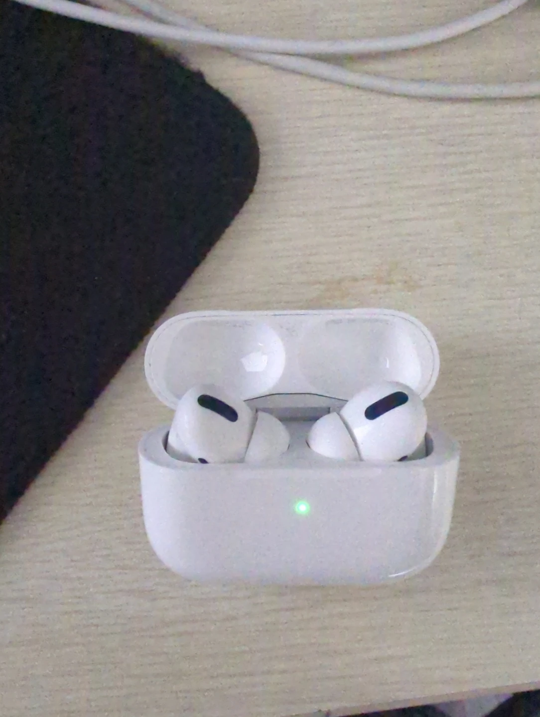 Apple AirPods Pro - photo 2