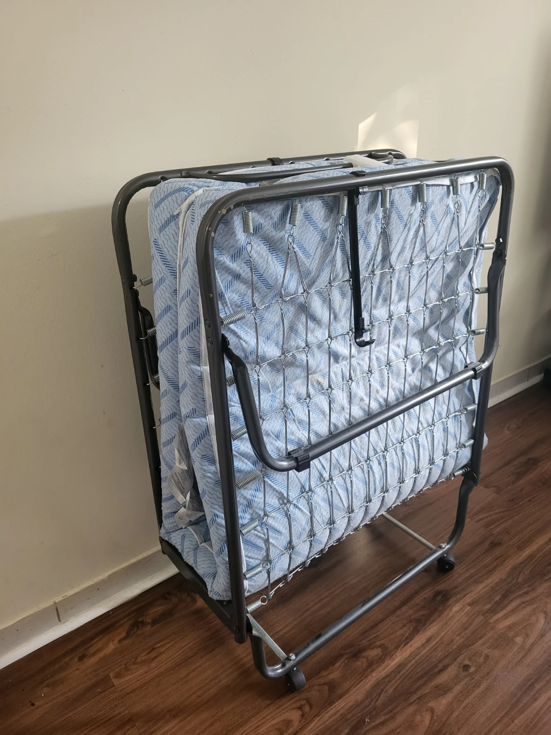 Milliard Premium Folding Guest Bed – Very Sturdy Frame - photo 5