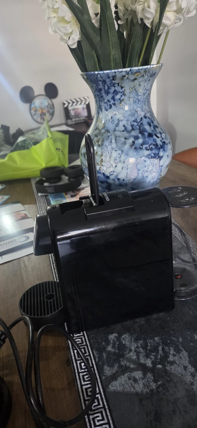 Nespresso Essenza Mini Coffee Machine & Aeroccino Milk Frother - photo 3