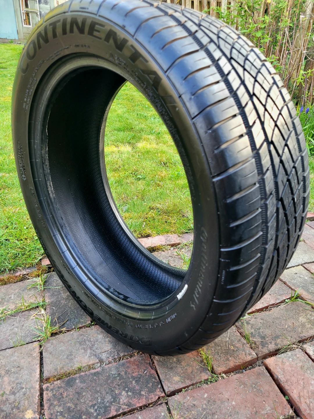 Continental ExtremeContact DWS06 PLUS Tire 245/45R18 100Y - photo 2