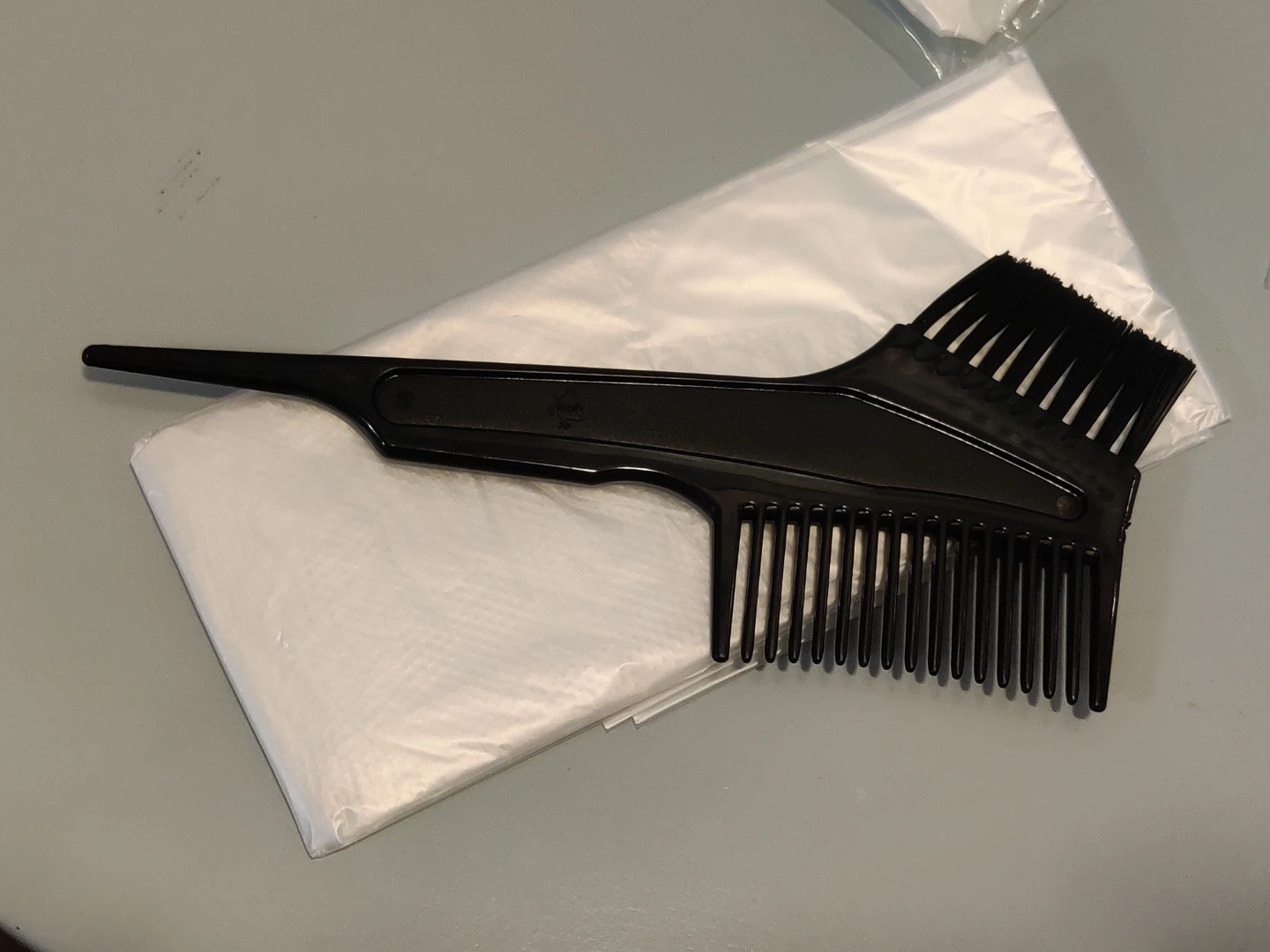 Hair Dye Brushes/Combs and apron - photo 2