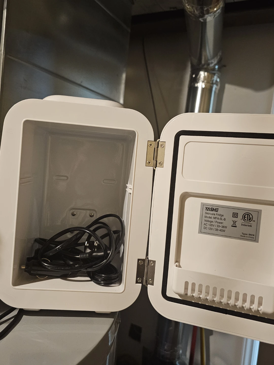 YASHE Skincare Mini Fridge - photo 2