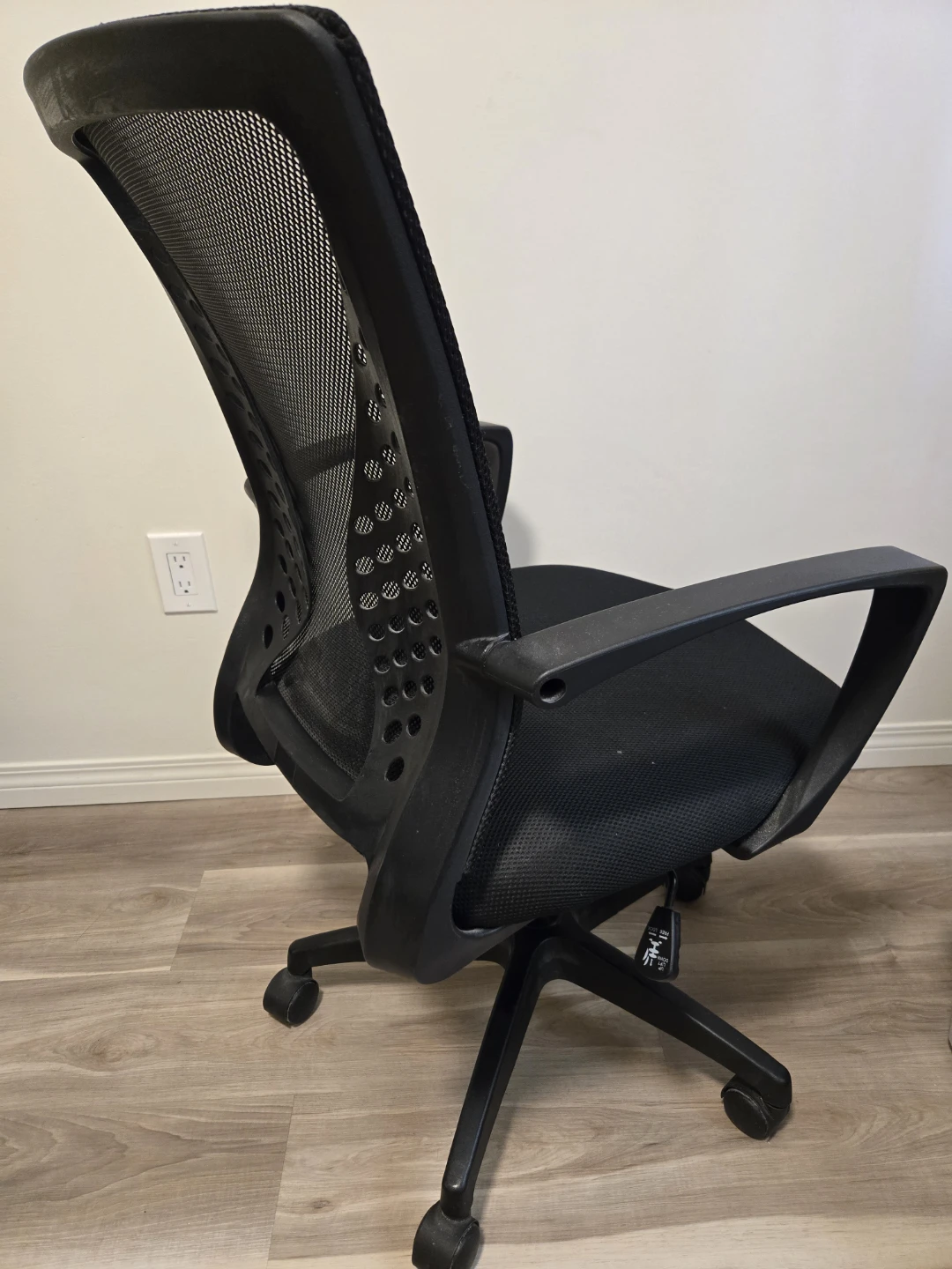 Black Mesh Office Chair - photo 2