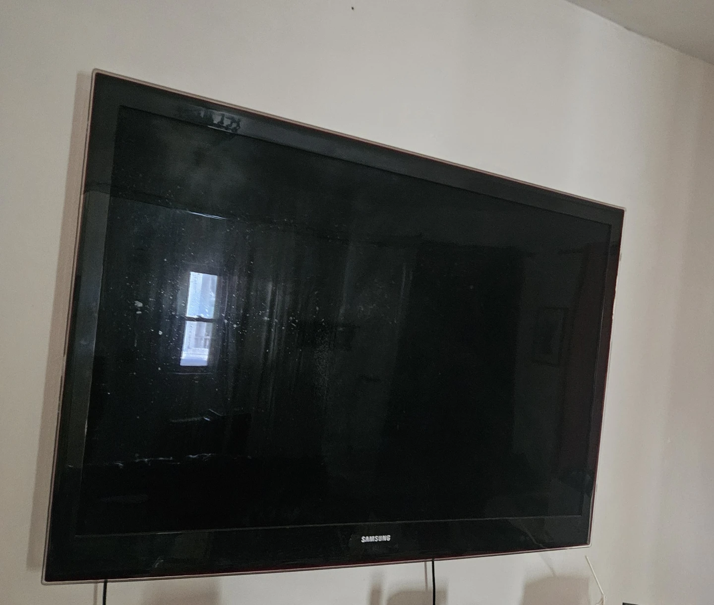 55 inch Samsung Flat Screen TV wall mount included