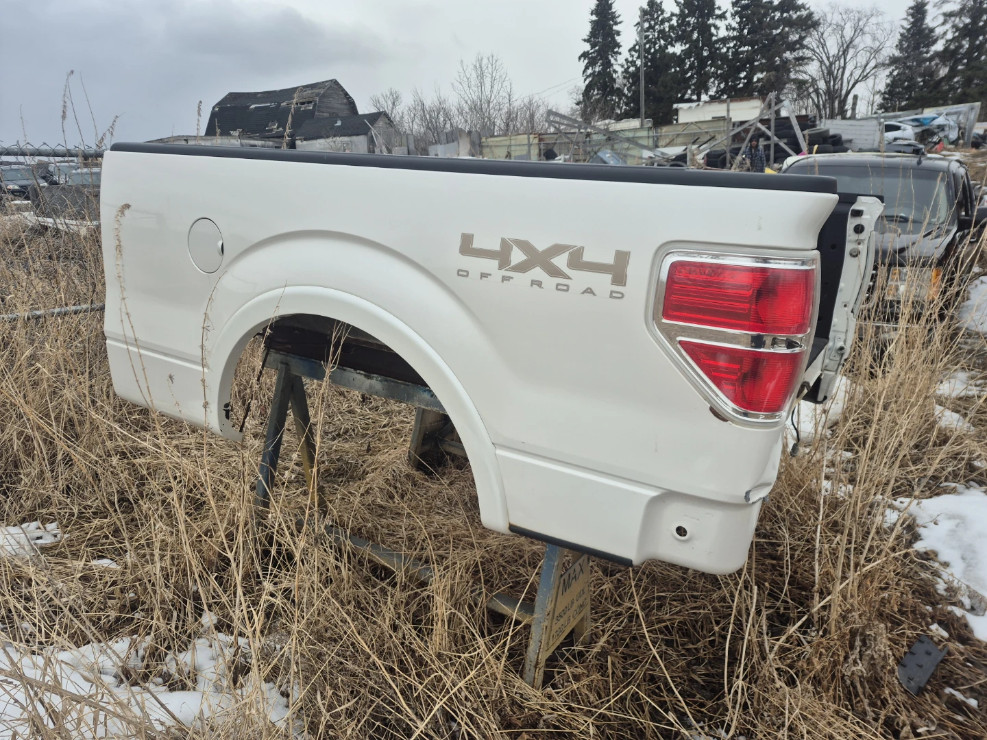 Off White 4x4 Off-Road Truck Bed