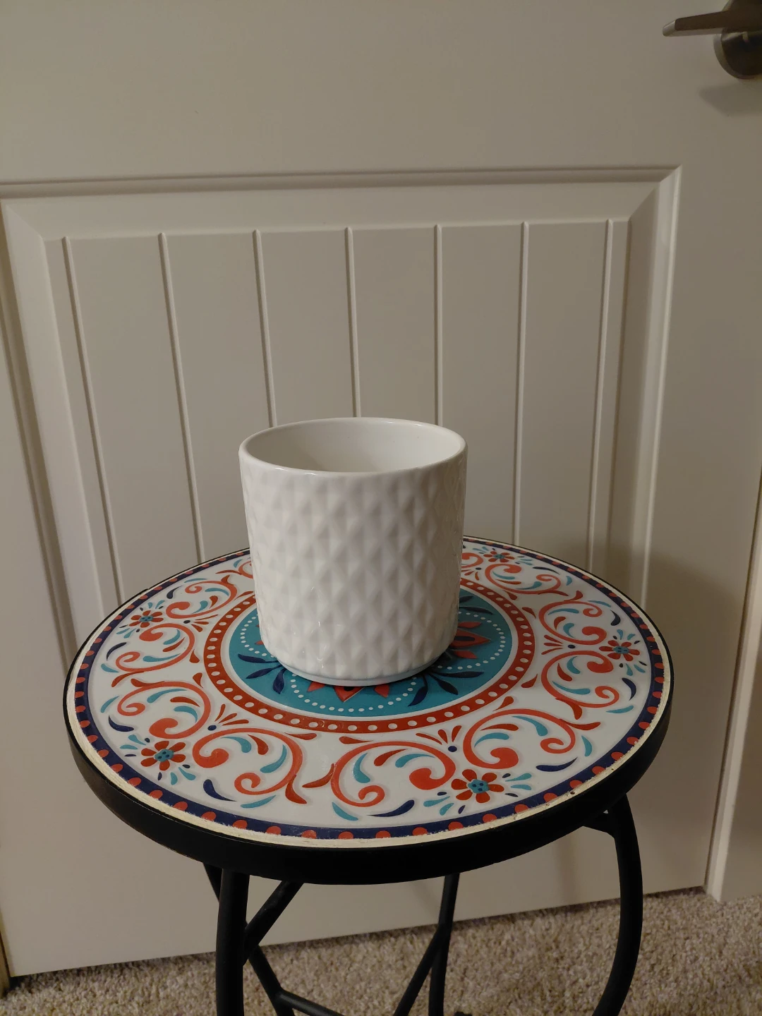 White Embossed Ceramic Pot - photo 2