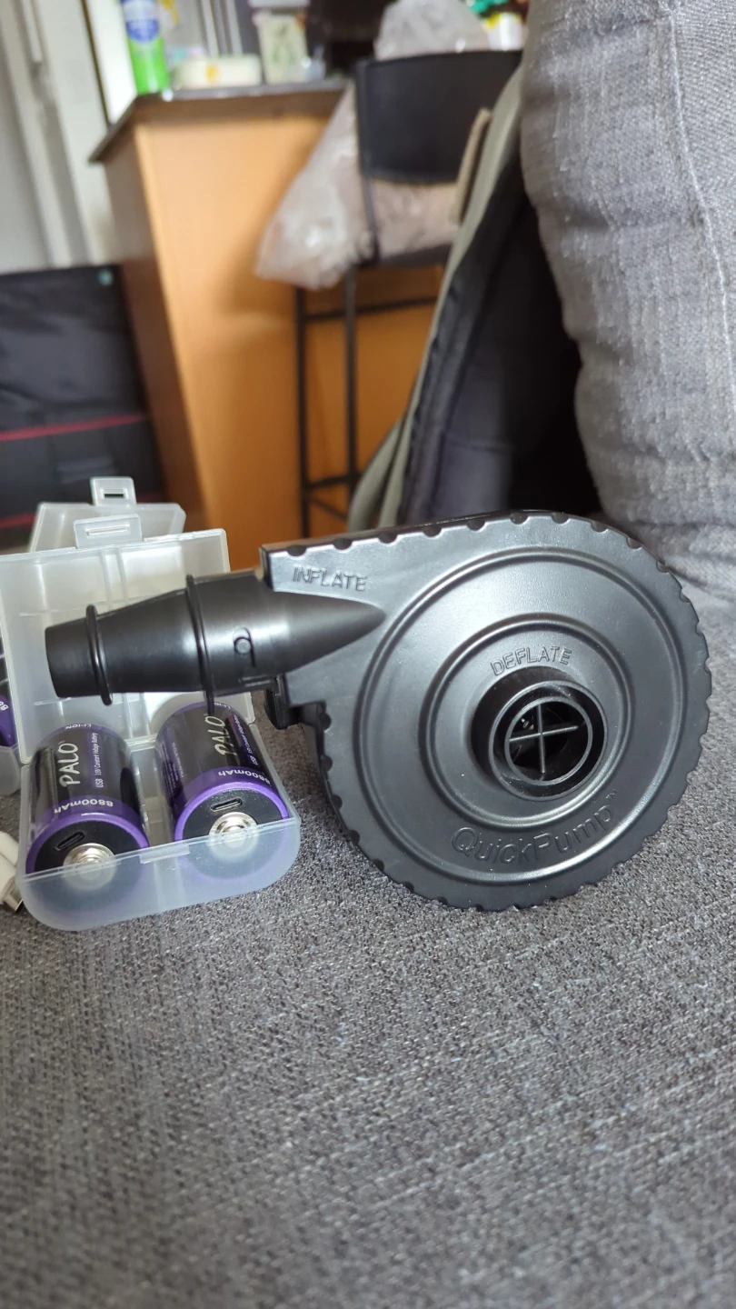 Air Mattress Pump with 4 x 1.5V Rechargeable Batteries