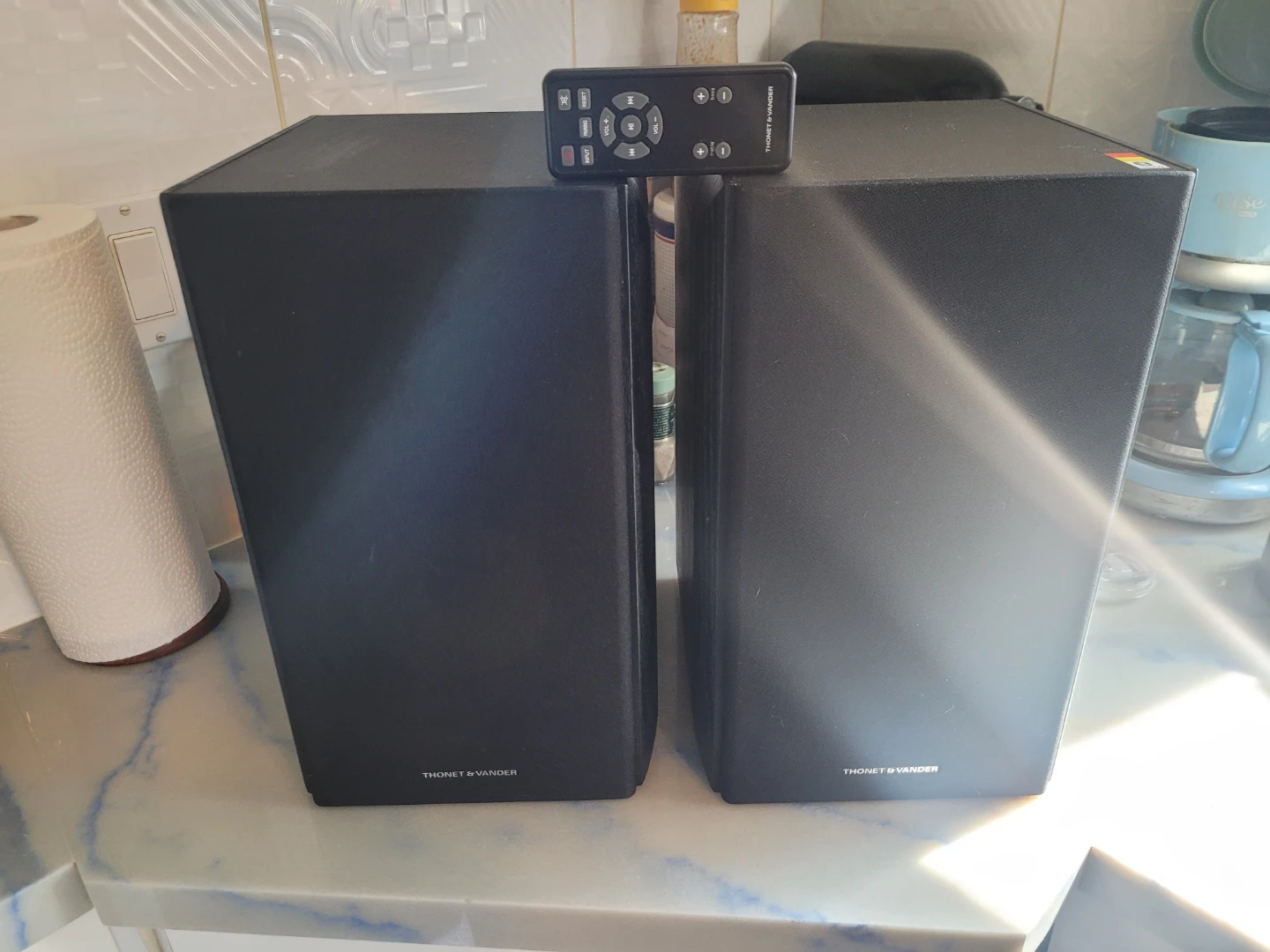 THØNET & VANDER "KUDEL" Bookshelf Speakers with Remote