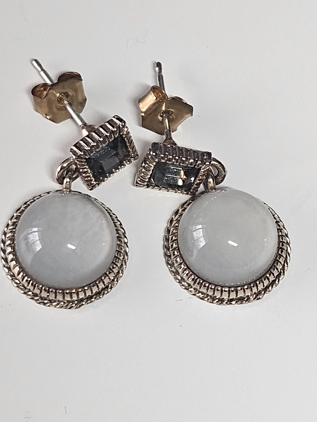 Beautiful & Sparkling Earrings - photo 4