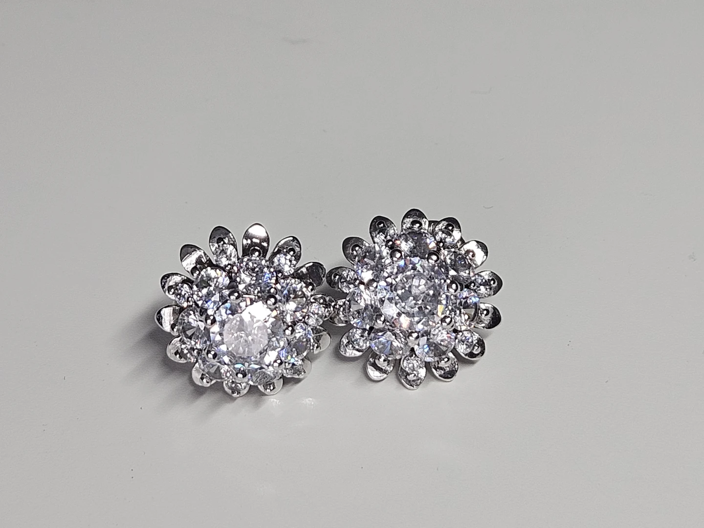 Beautiful & Sparkling Earrings - photo 2