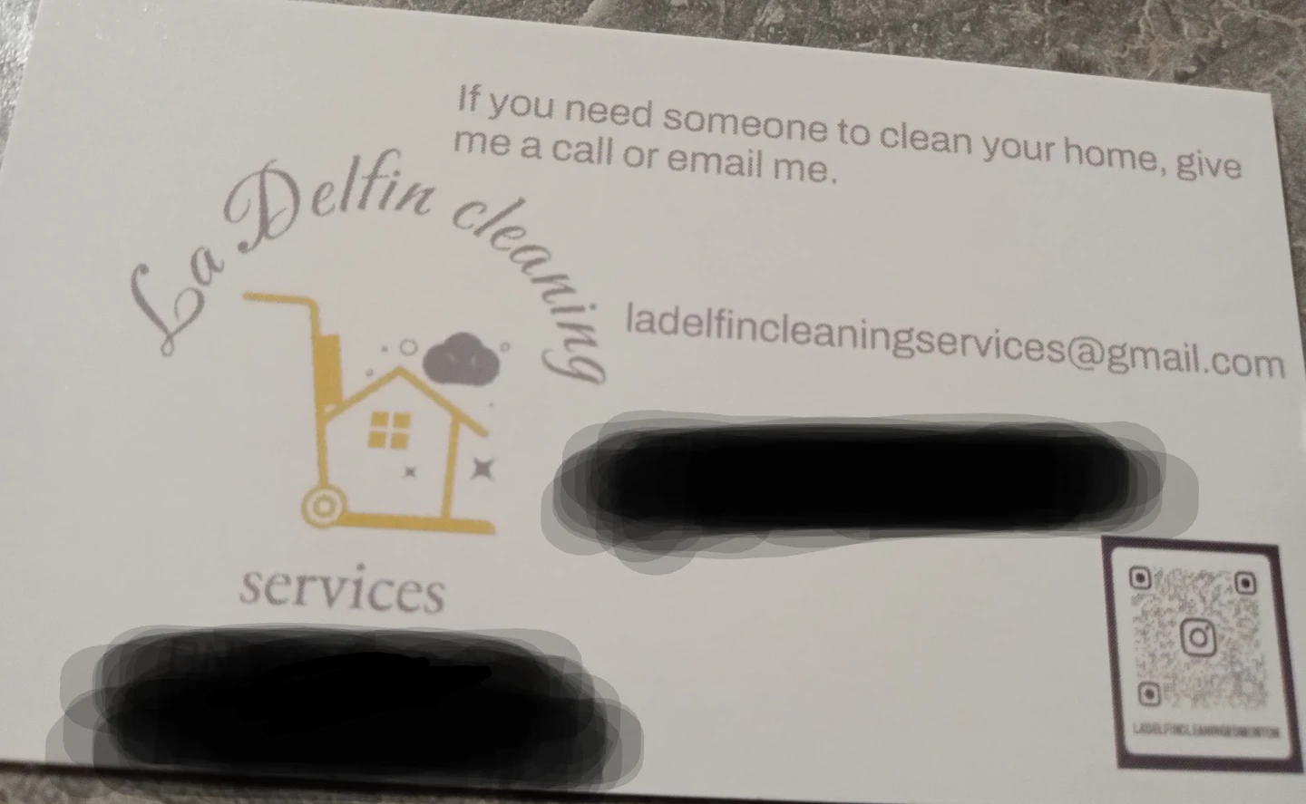 La Delfin Cleaning Services Business Card