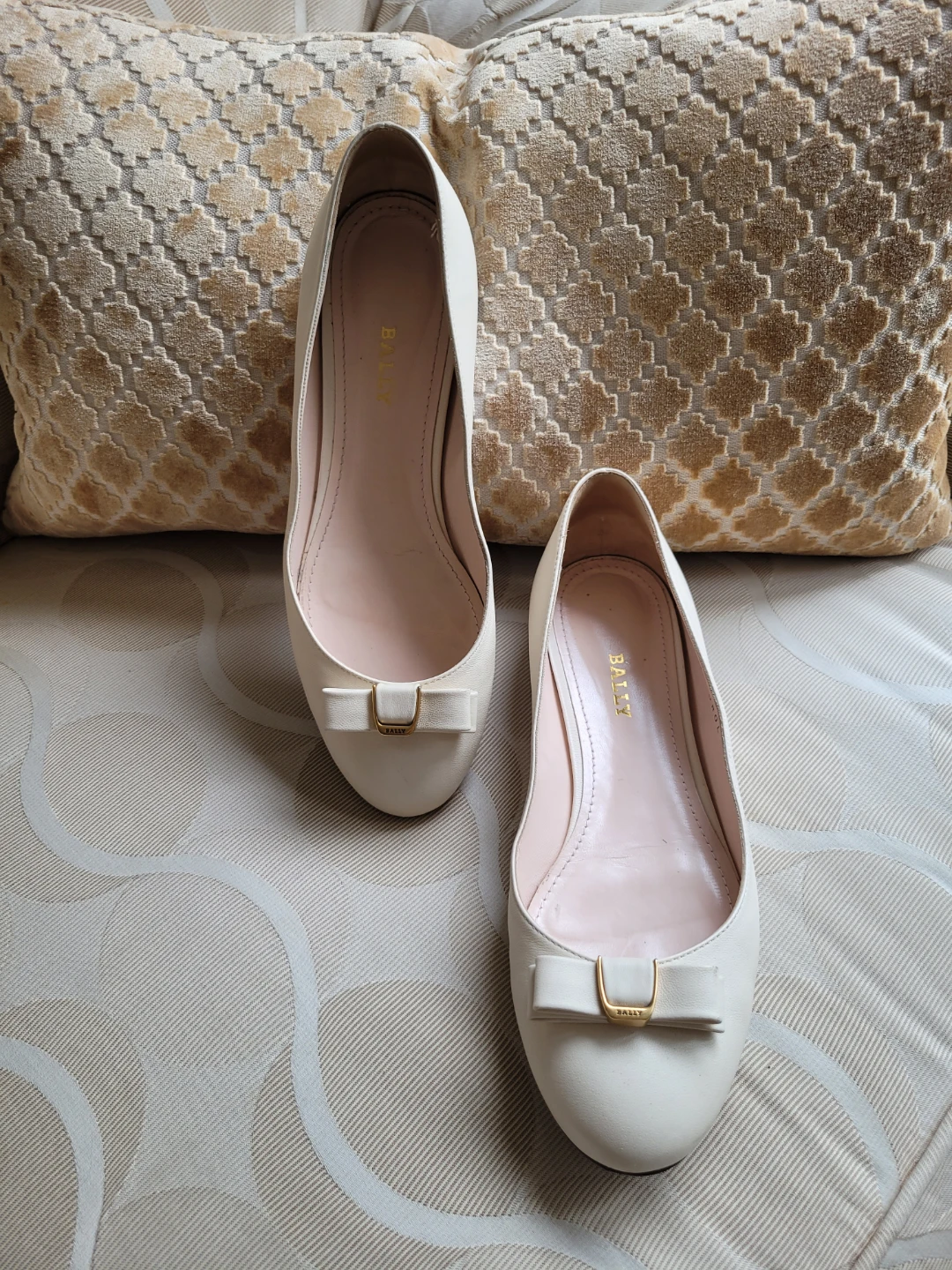 Bally Switzerland Women's White Ballet Flats w Bow