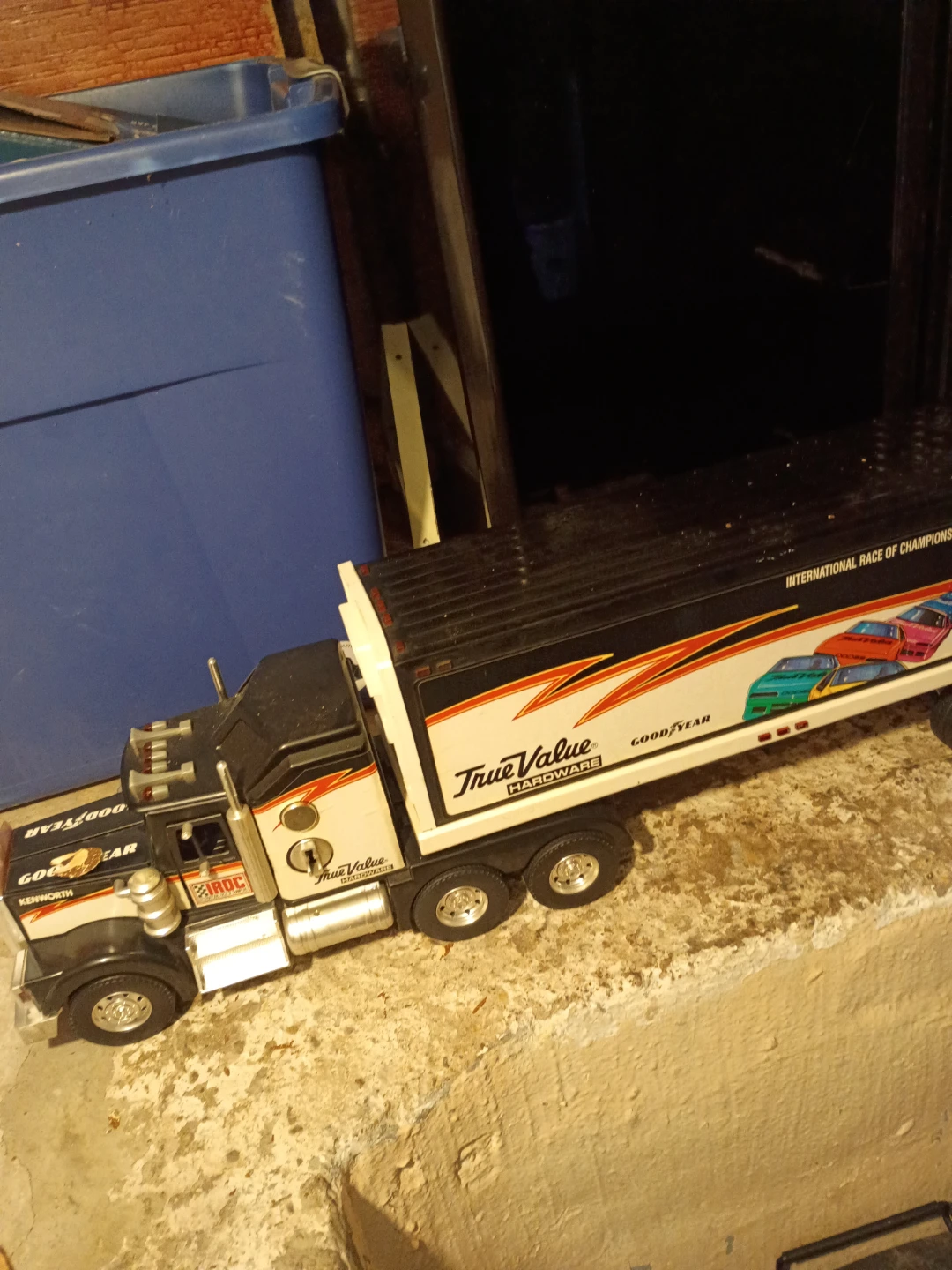 Kenworth Diecast Semi Truck Toy - photo 2