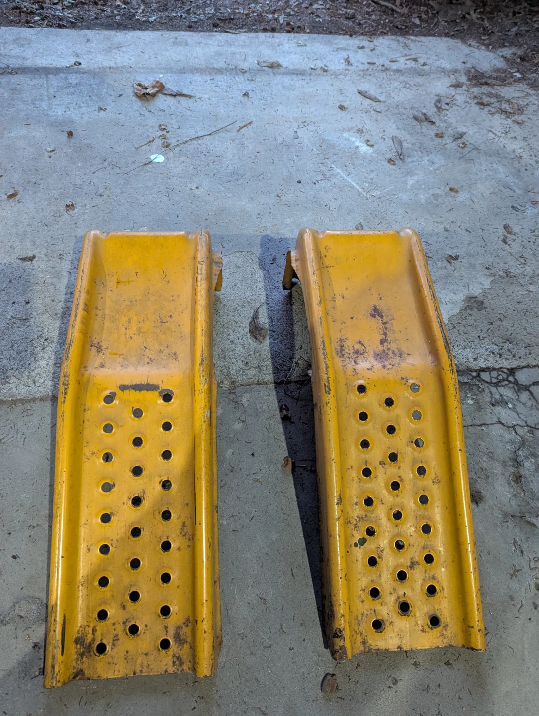 Set of 2 Yellow Metal Car Ramps - photo 2