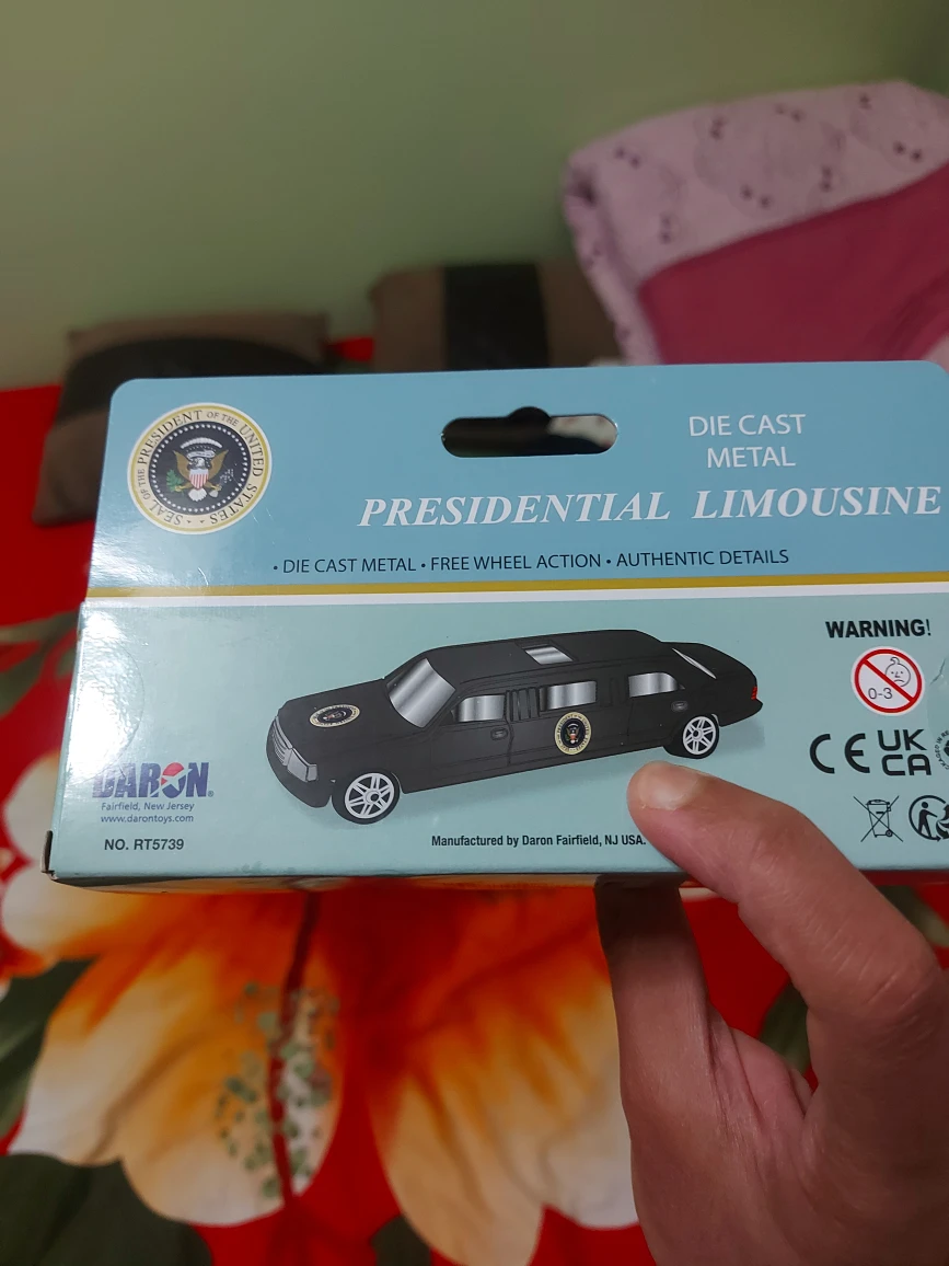 Daron Presidential Limousine Die Cast Toy - photo 2