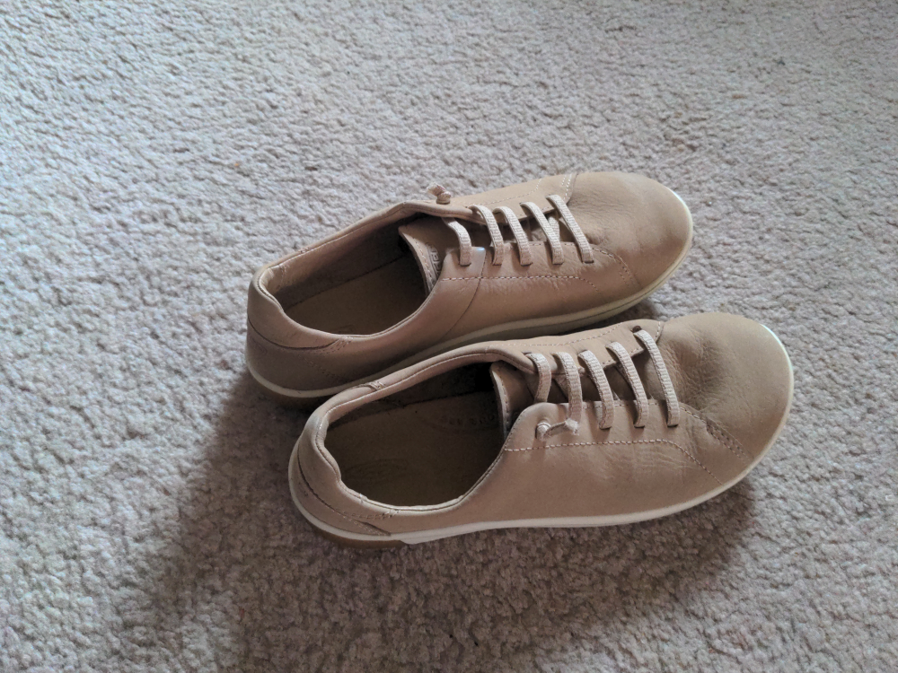 KEEN Women's Size 9.5 Tan Leather Sneakers