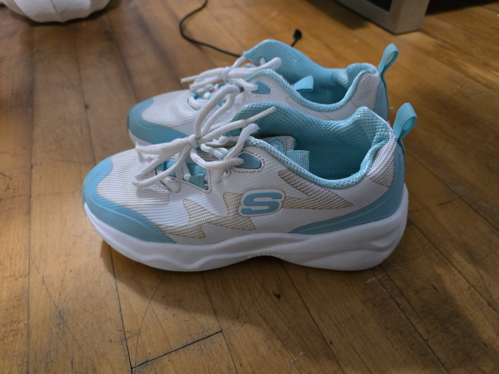 Skechers White & Teal Sneakers