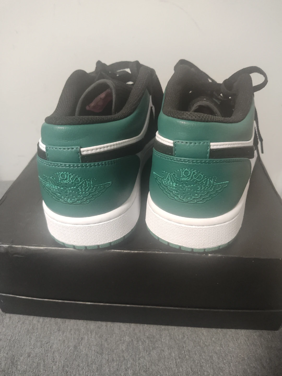 Air Jordan 1 Low SE "Green Glow" - photo 2