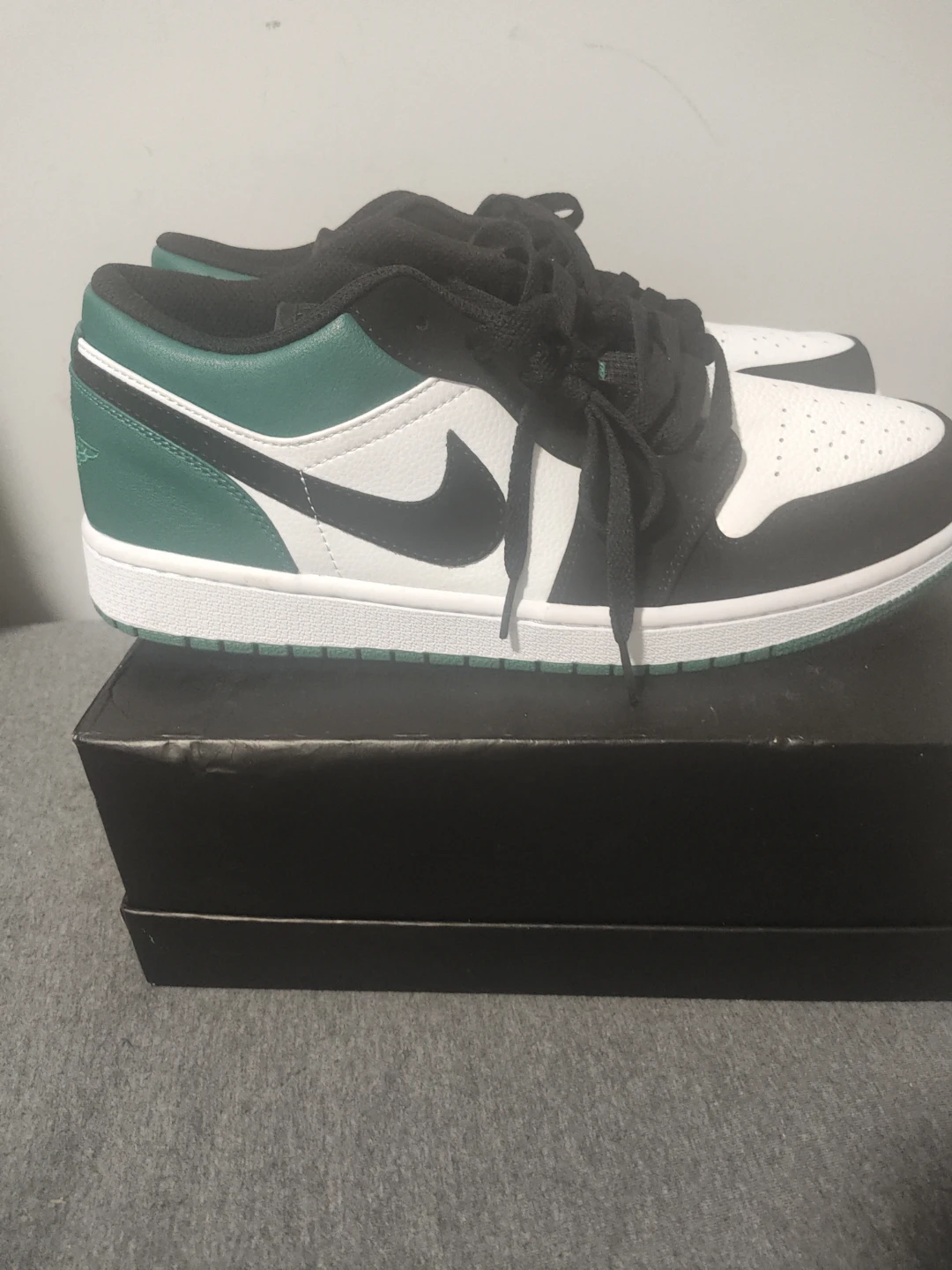 Air Jordan 1 Low SE "Green Glow" - photo 3