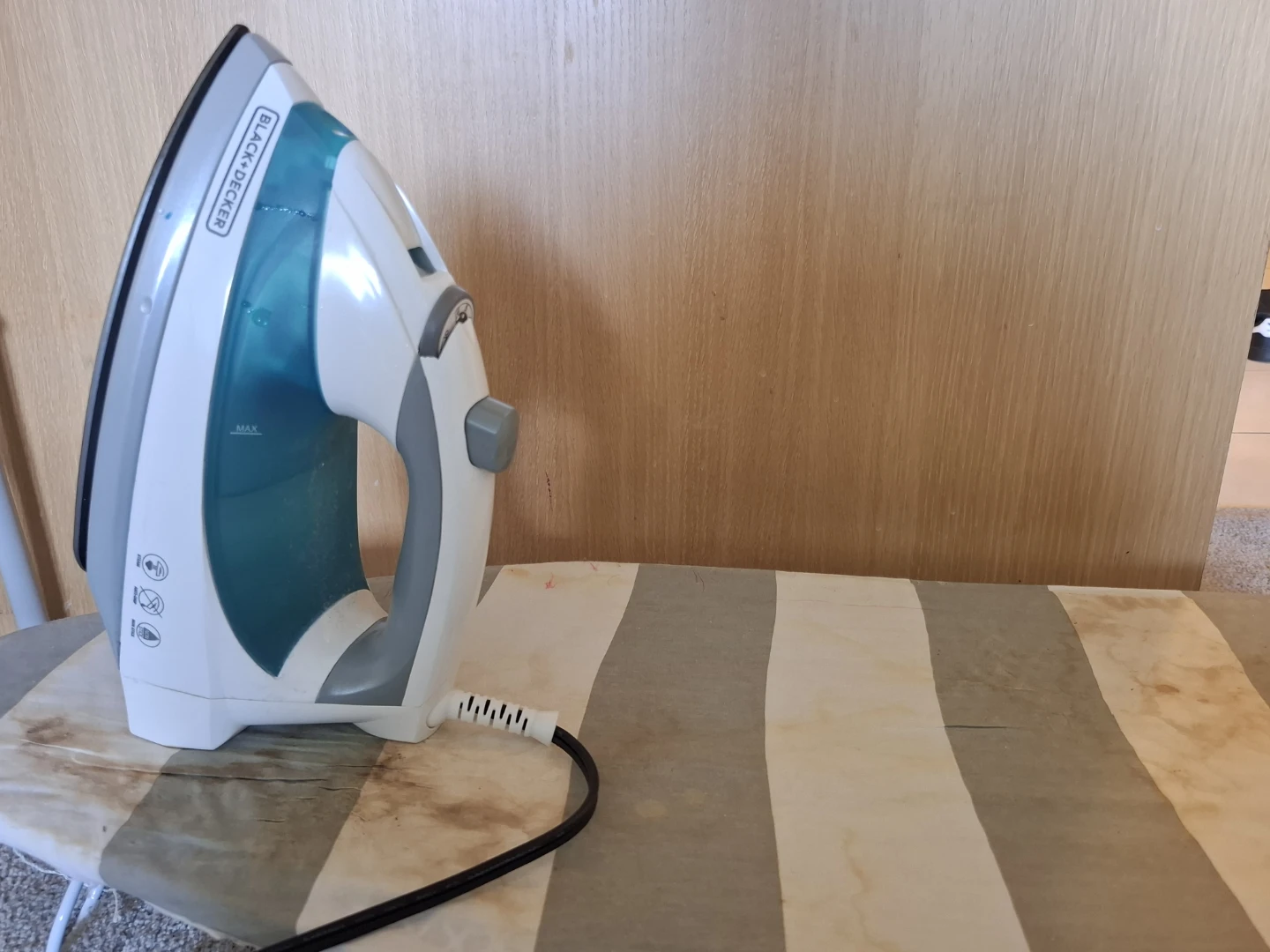 BLACK+DECKER Steam Iron + iron table - photo 4