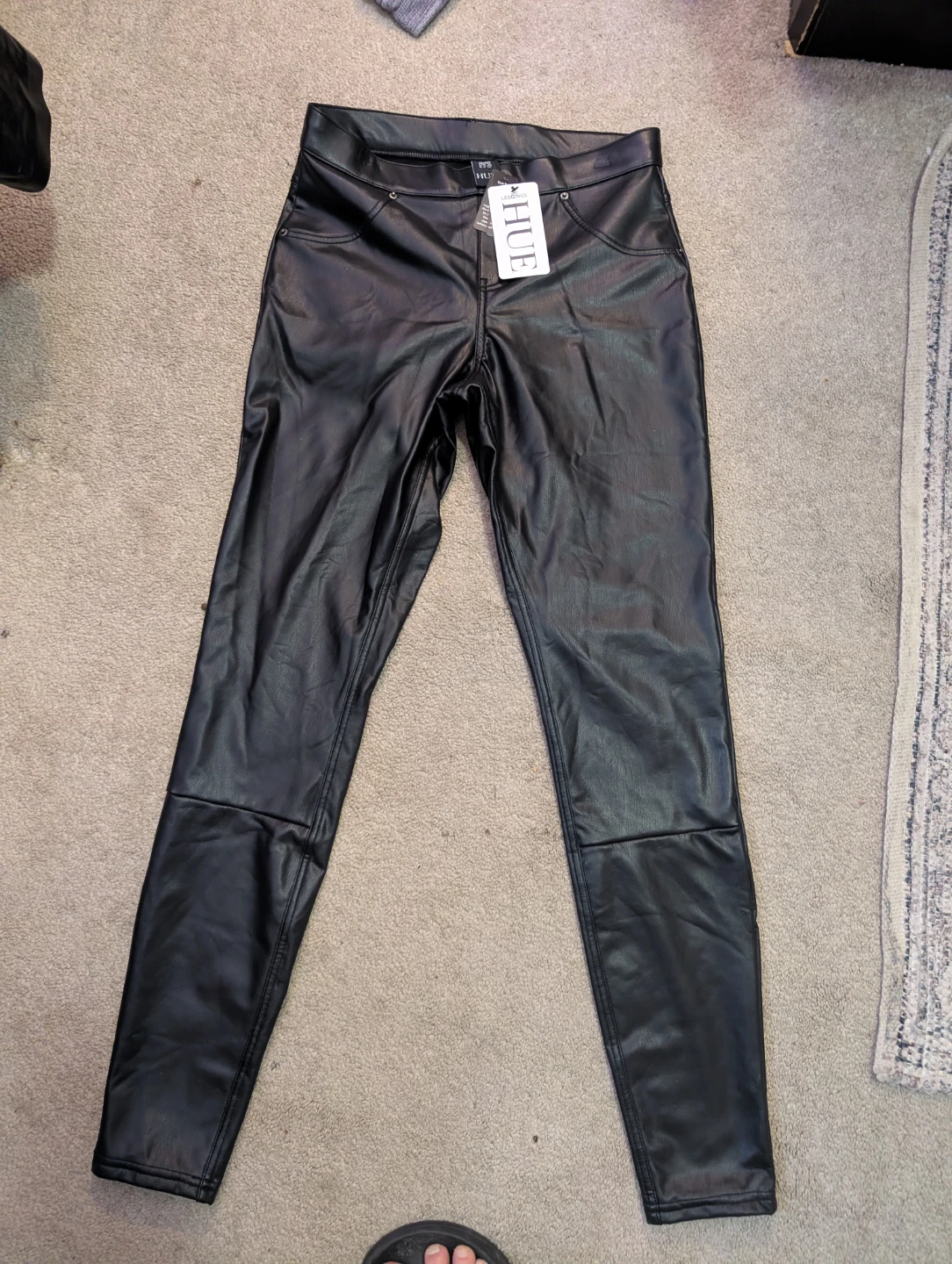 Assortment of HUE Faux Leather leggings - photo 3