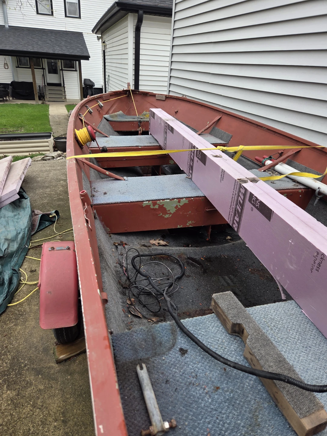 aluminum fishing boat on trailer - photo 4