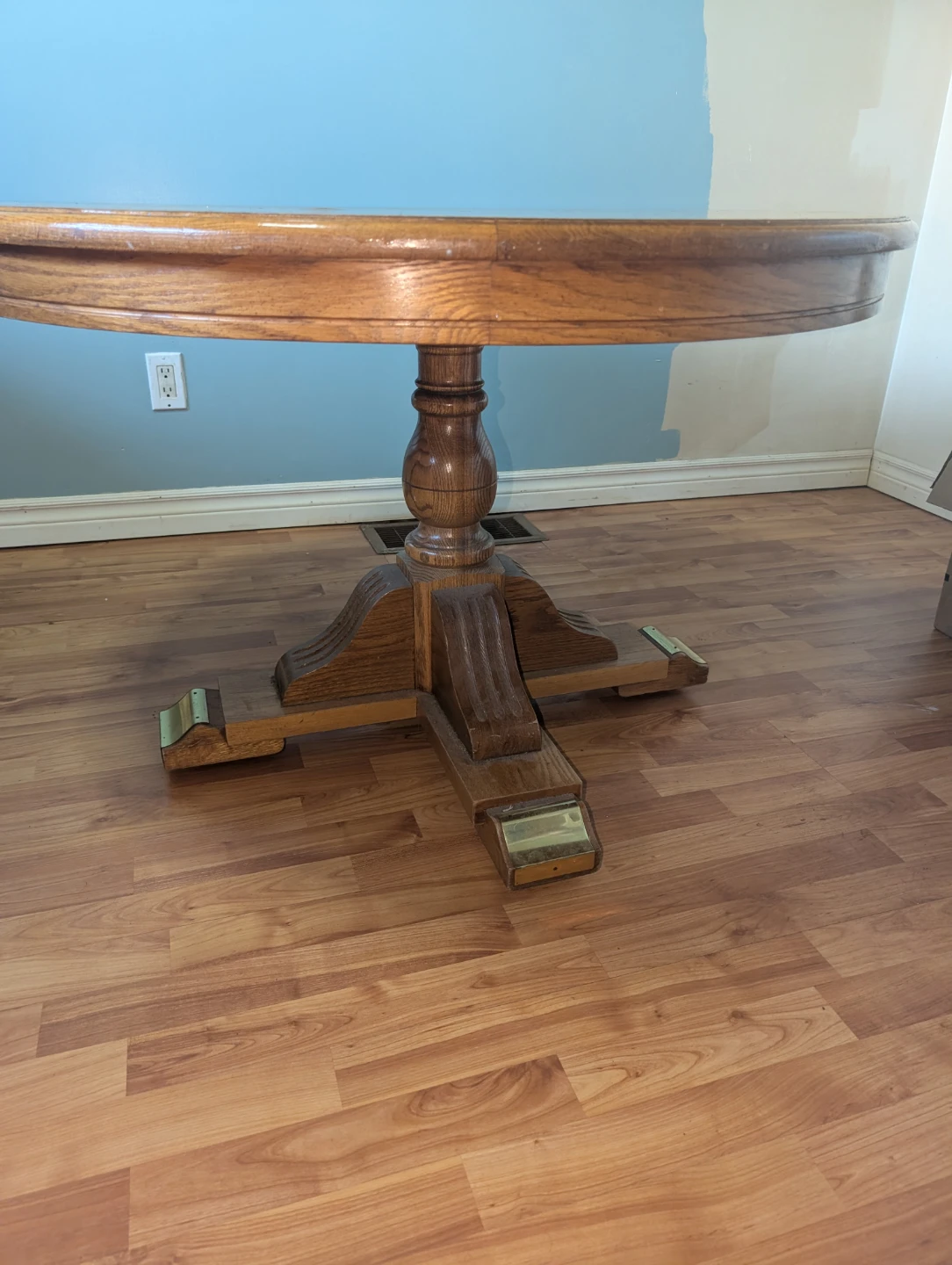Round Oak Pedestal Table - photo 3