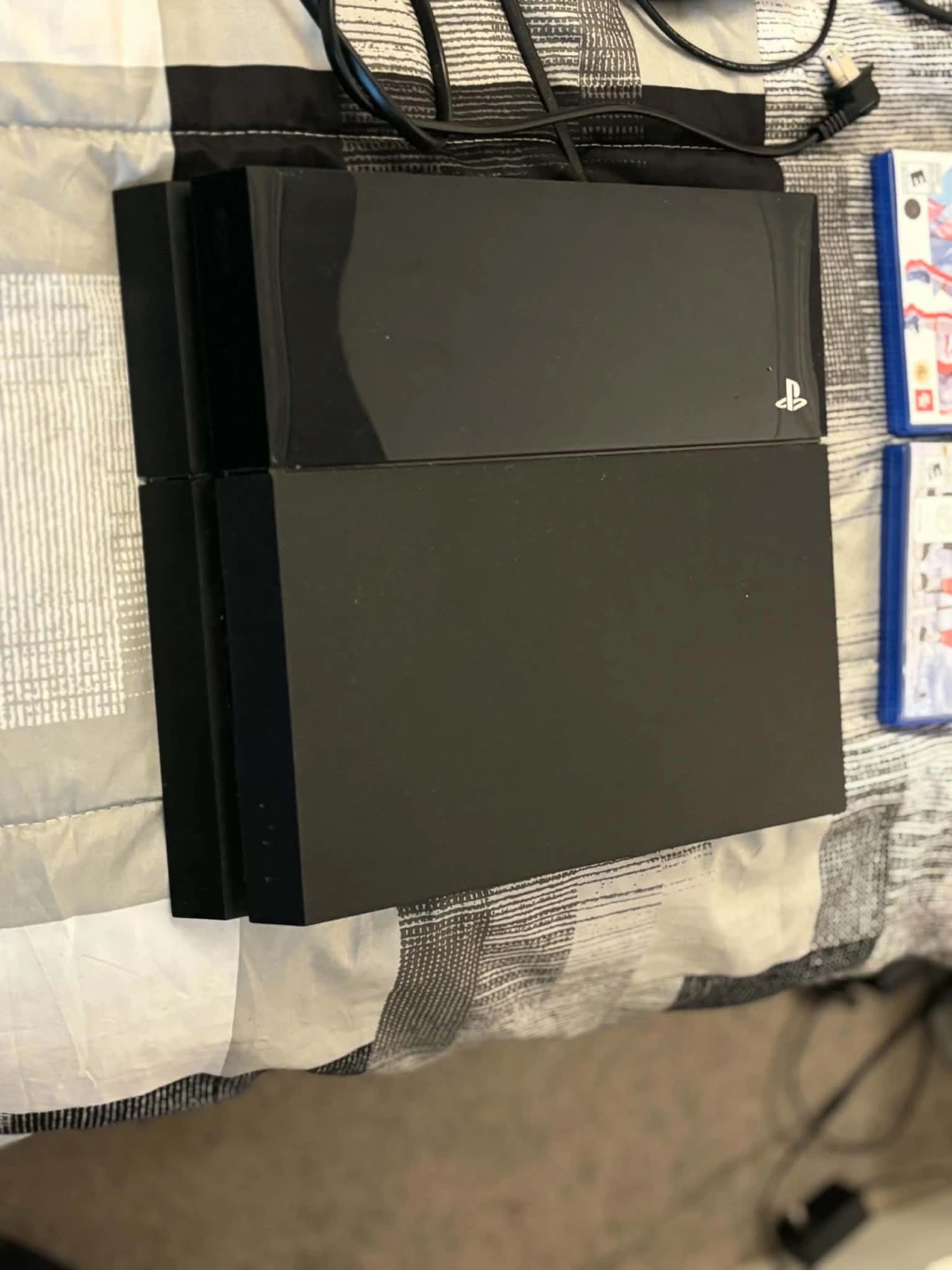PlayStation 4 Console with 4 Games and 2 Controllers - photo 4