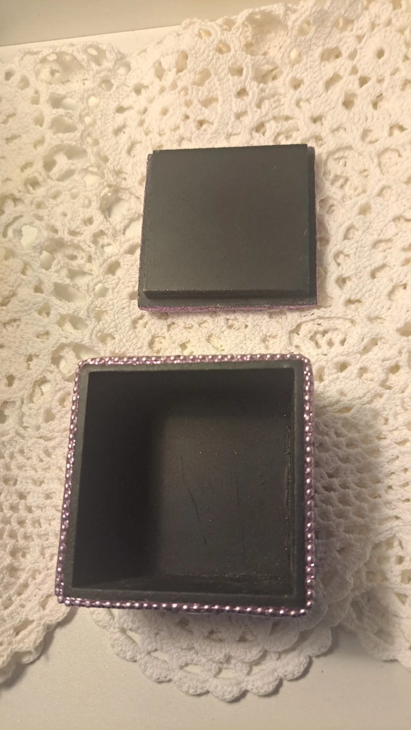 Decorative Glittery Jewelry Box - photo 3
